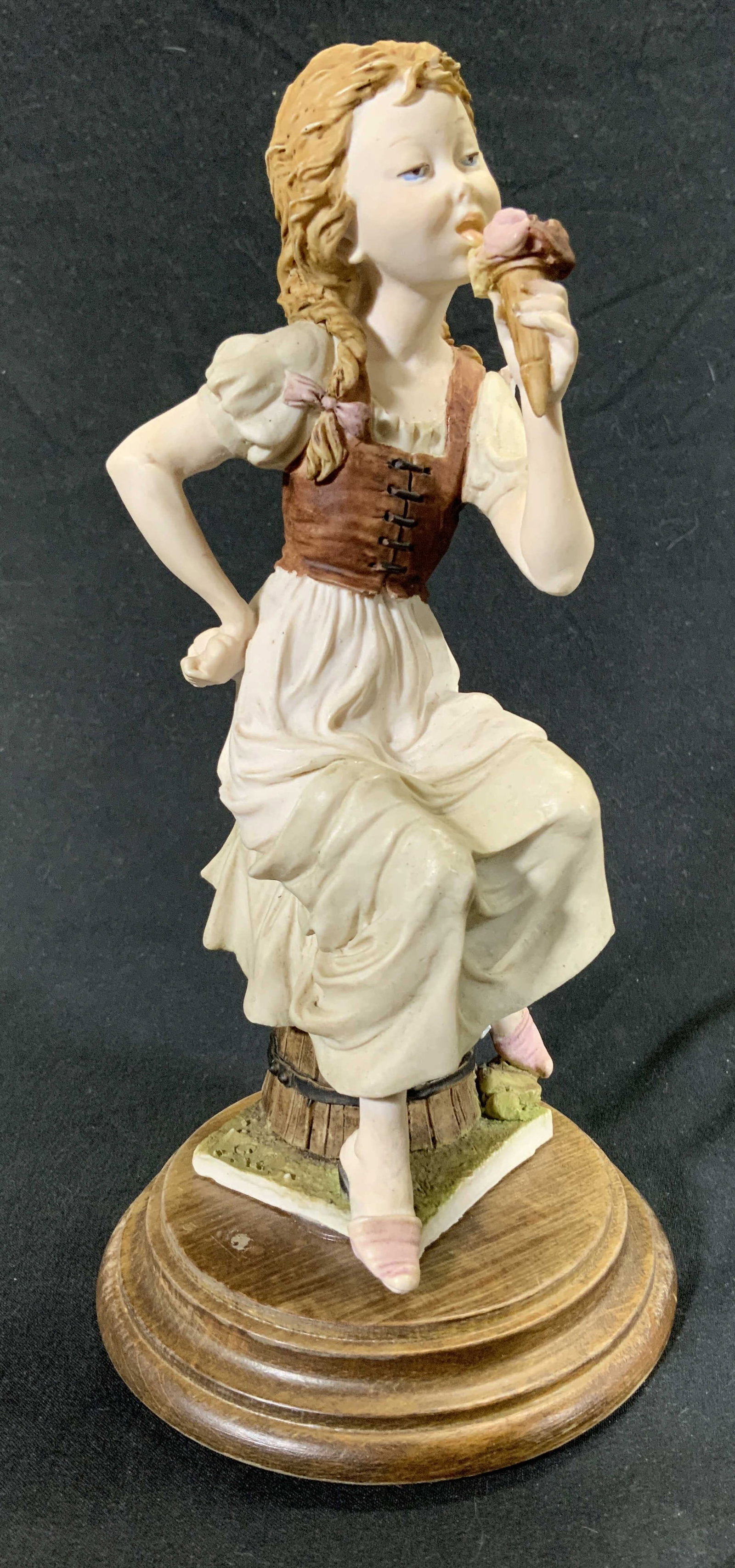 GIUSEPPE ARMANI Girl With Ice Cream Cone (1 of 8)