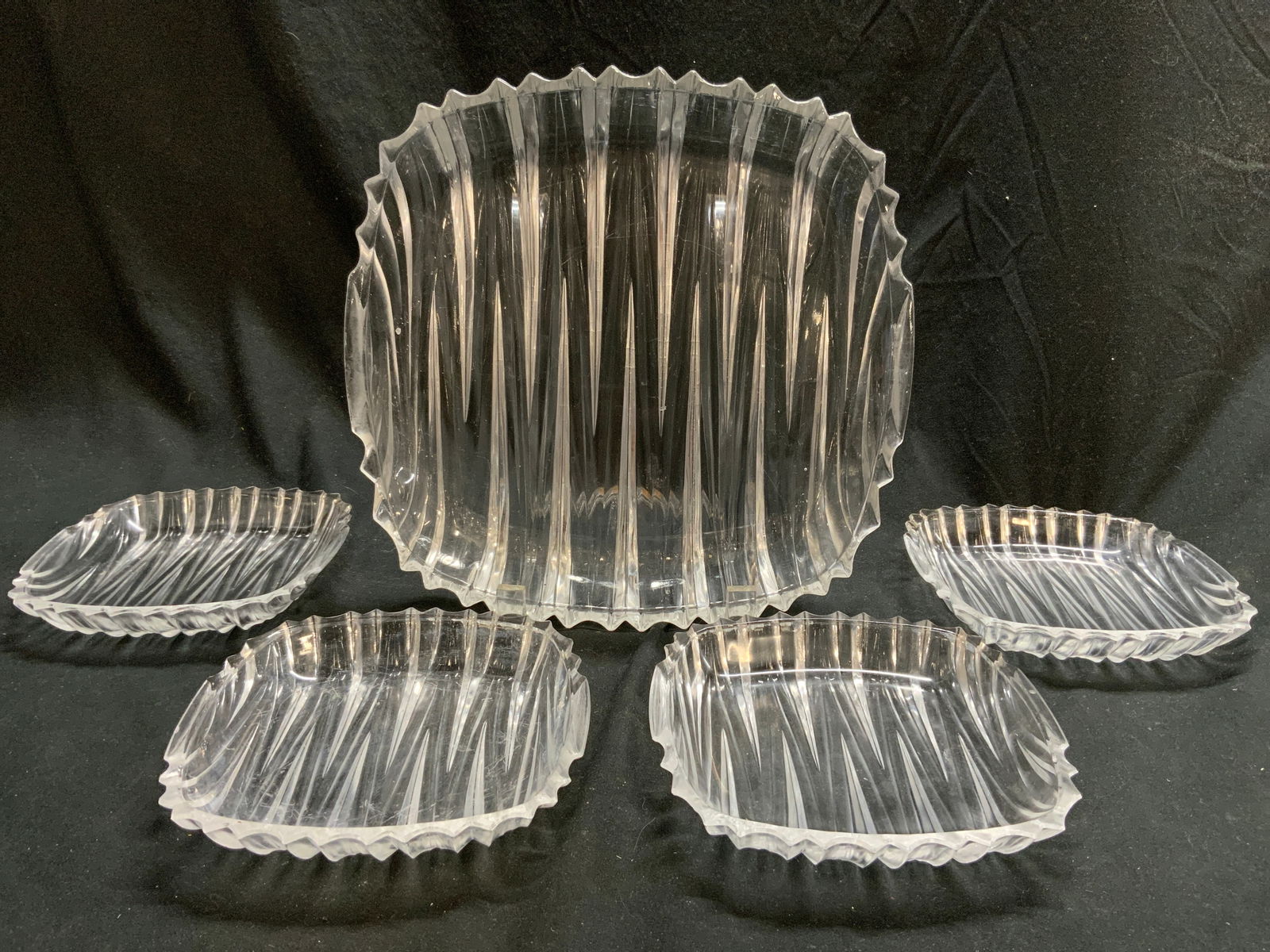 Set 5 Matching Scalloped Glass Serving Dish (1 of 8)