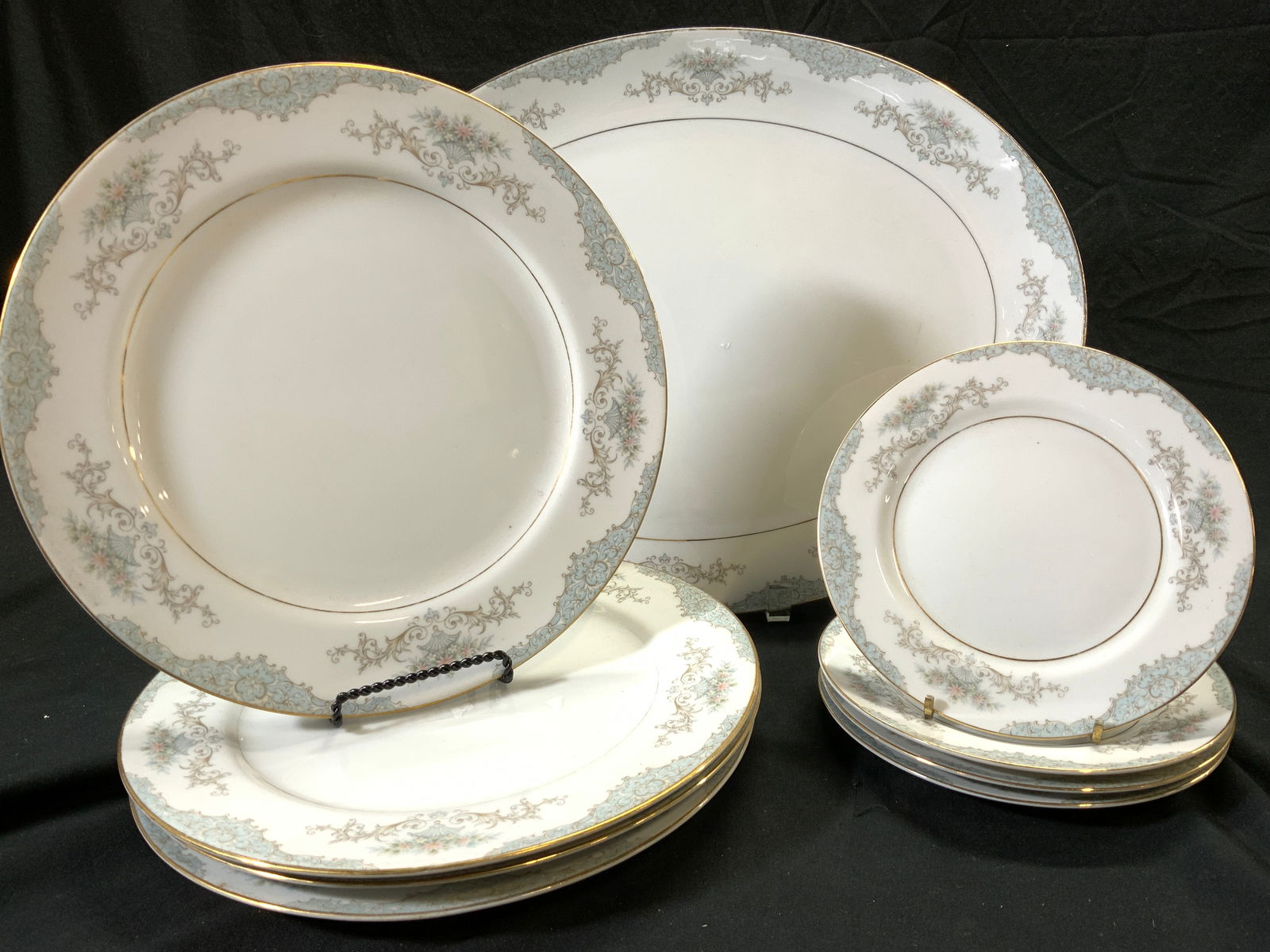 MIKASA Minuet Chinaware 9, Platter & Plates (1 of 6)