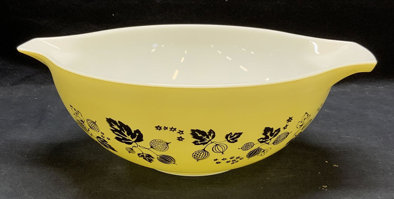 Vintage Pyrex Gooseberry Cinderella Bowl (1 of 7)