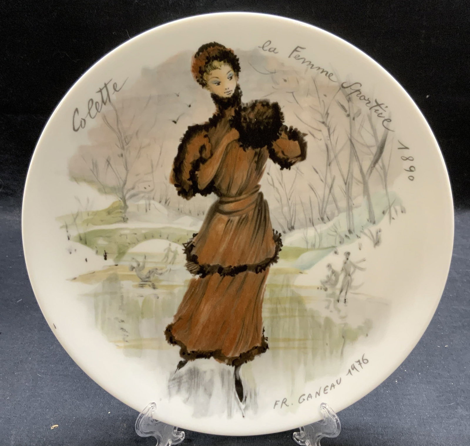 Lm Ed D ARCEAU Limoges Porcelain Femmes Plate 1976: Limited edition DARCEAU Limoges porcelain plate. Les Femmes Du Siecle 1890 series. Issued 1976. Colette, The Sportswoman. Hand painted decoration featuring fashionably dressed woman. Measures approx. 