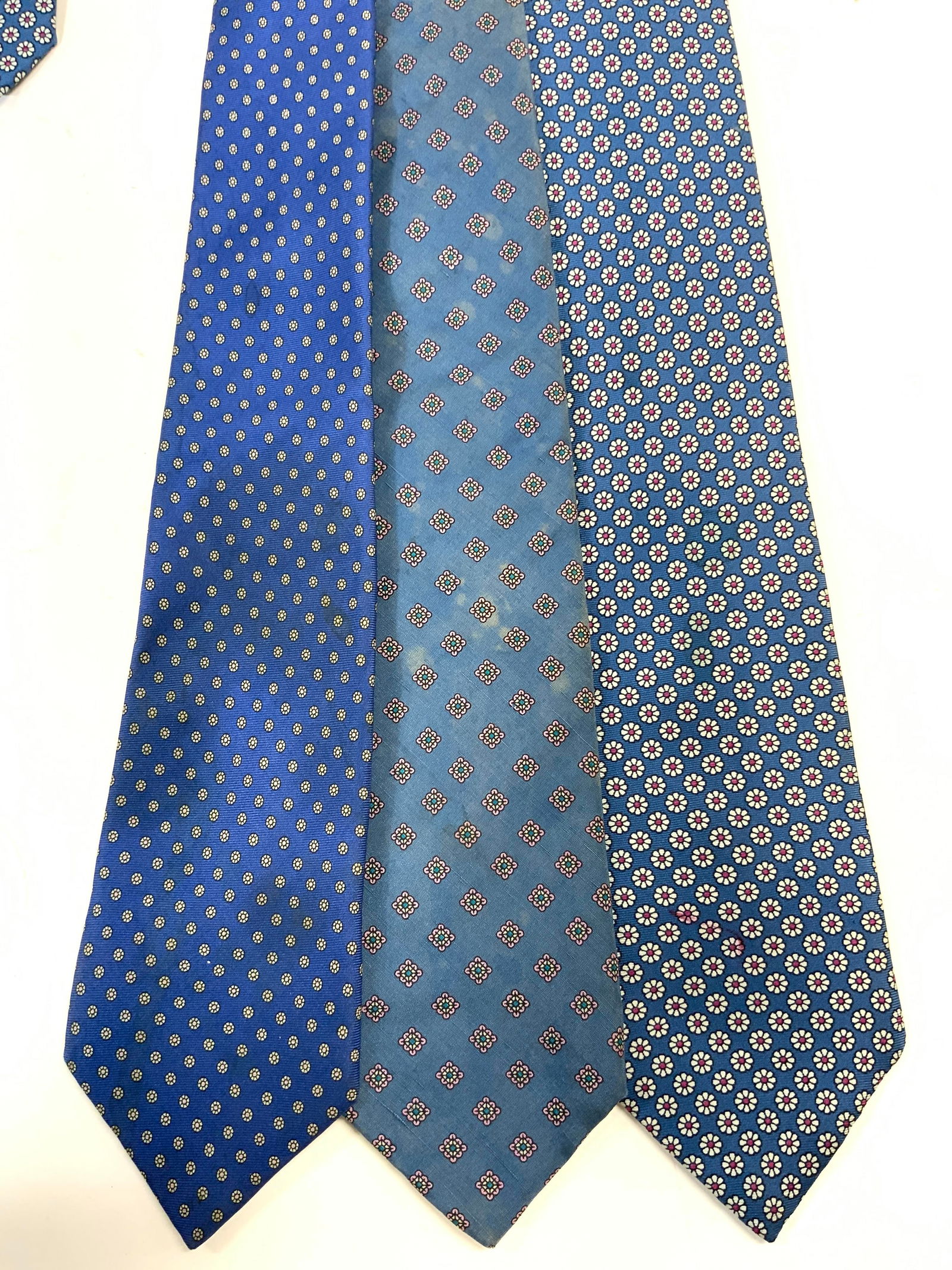 Lot 3 Assorted Trademarked Silk Neckties (1 of 9)