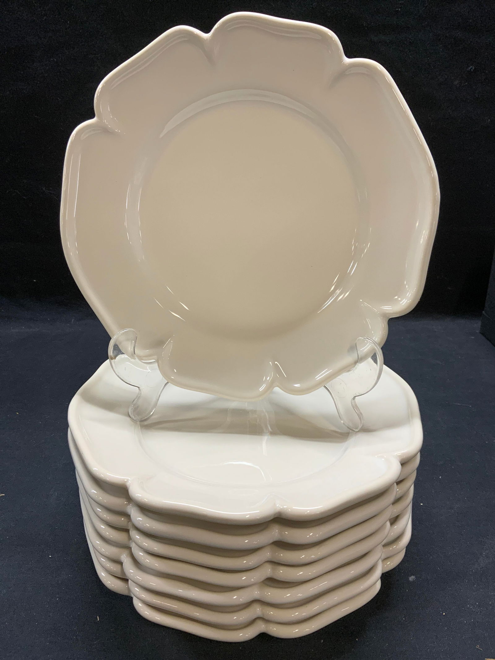 Set 8 White Ceramic Flower Plates (1 of 6)