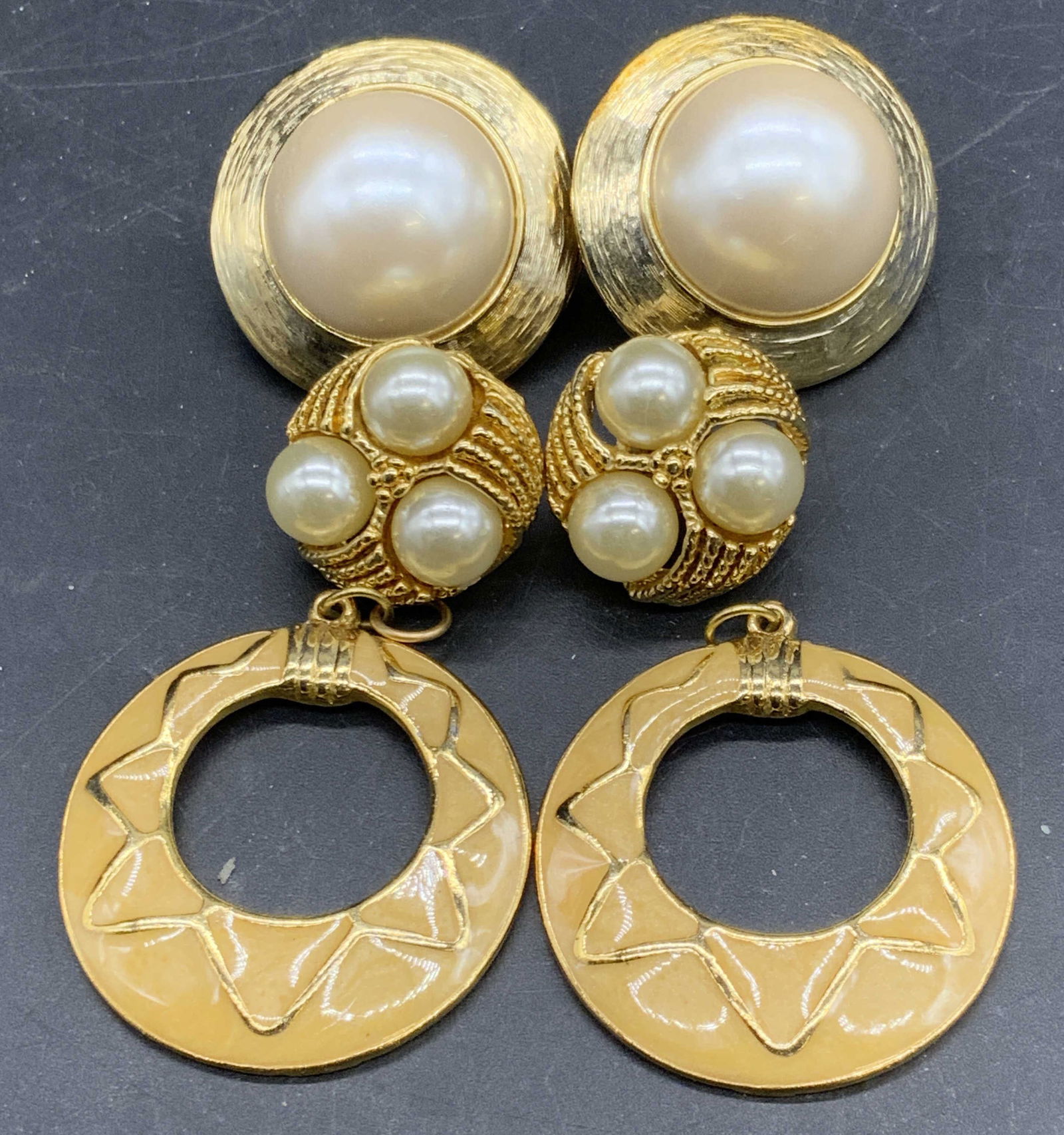 Lot 4 Vintage Gold Tone Metal Earrings & Pendants (1 of 9)