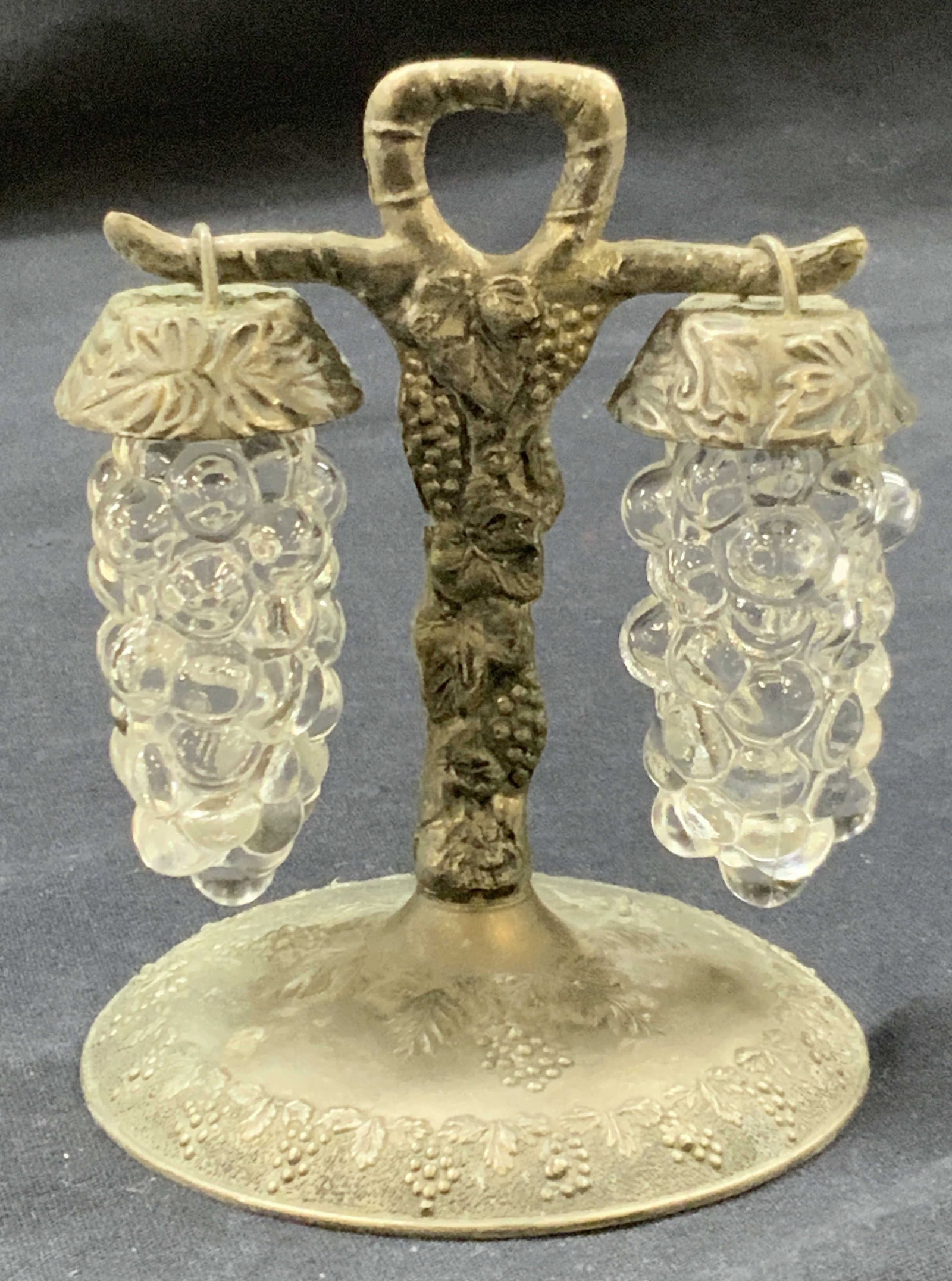 Vintage Apco Silver Plate Grapes Salt Shakers (1 of 8)