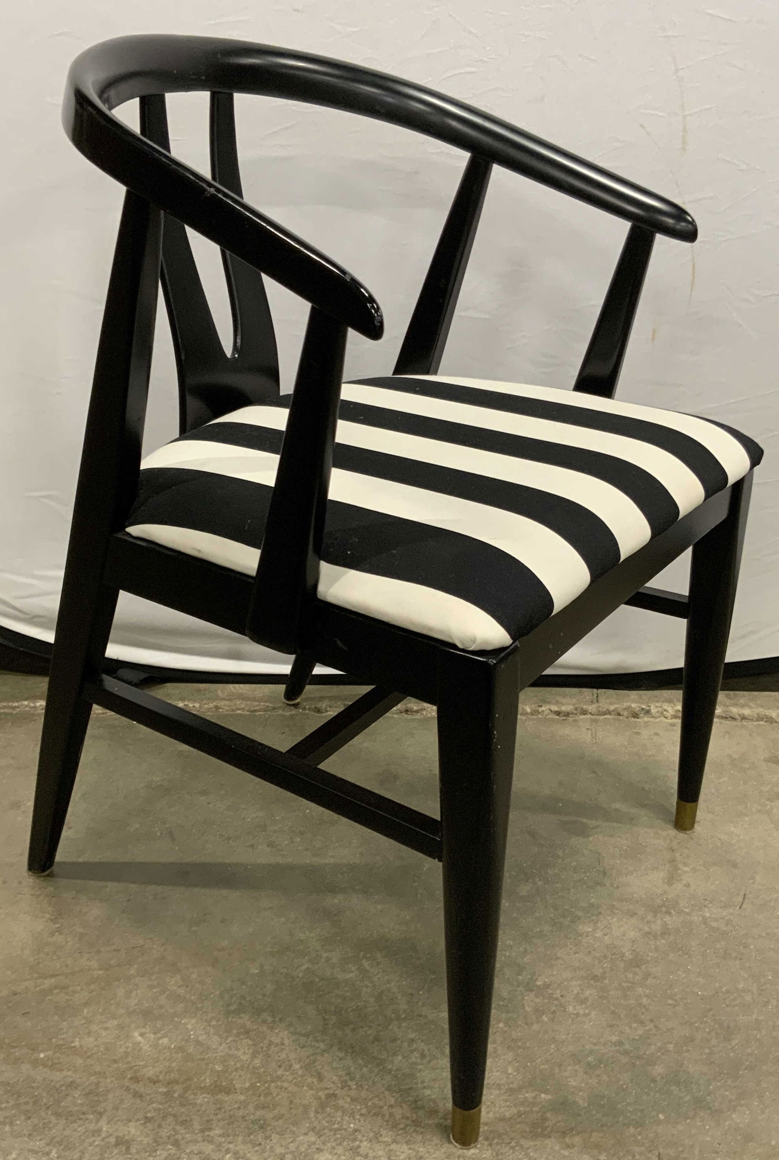 Vintage Mid Century Modern Style Barrel Back Chair (1 of 11)