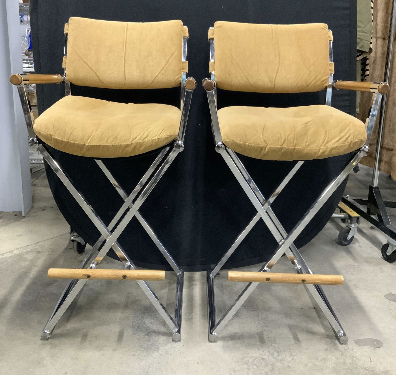 MILO BAUGHMAN Style Pr MCM Chrome Directors Chairs (1 of 8)