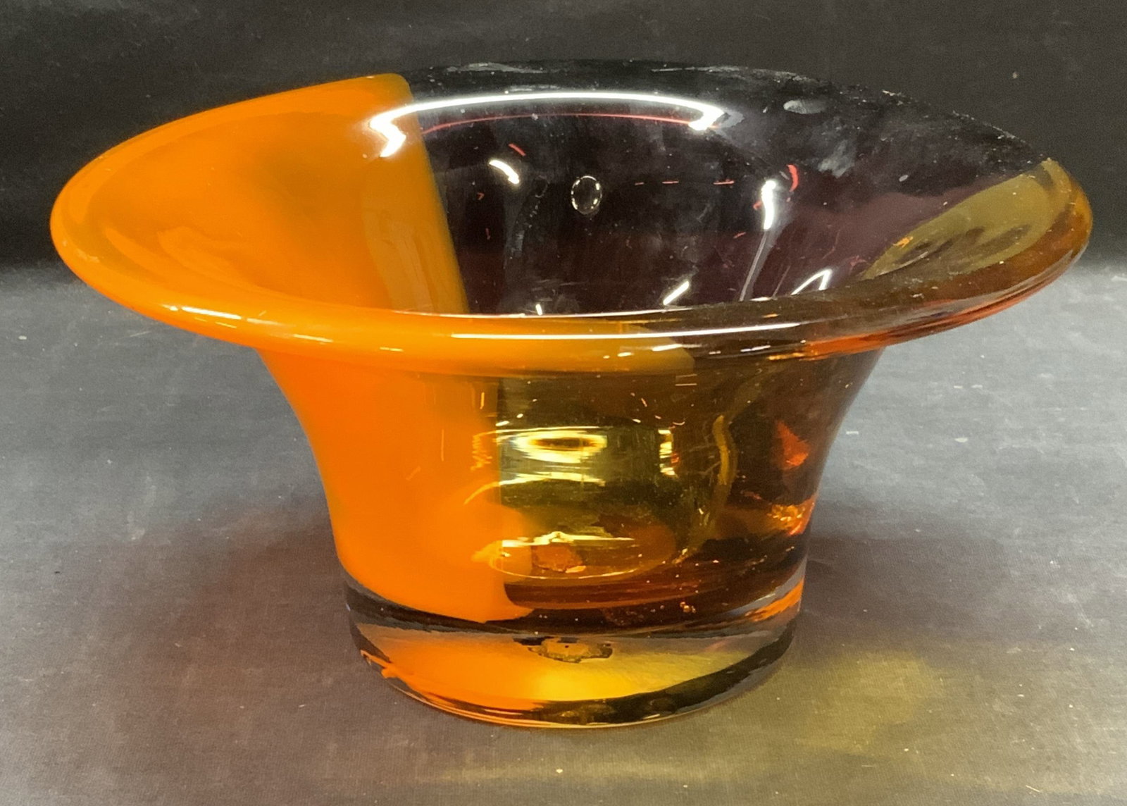 Vtg TELEFLORA Orange & Brown Art Glass Vase: Vintage TELEFLORA Gift hand blown art glass vase. Fluted mouth. Banded hues of orange, amber, and brown. Trademarked to underside. Thick walled glass, piece has weight. Measures approx. 8.5 x 4.25 inc
