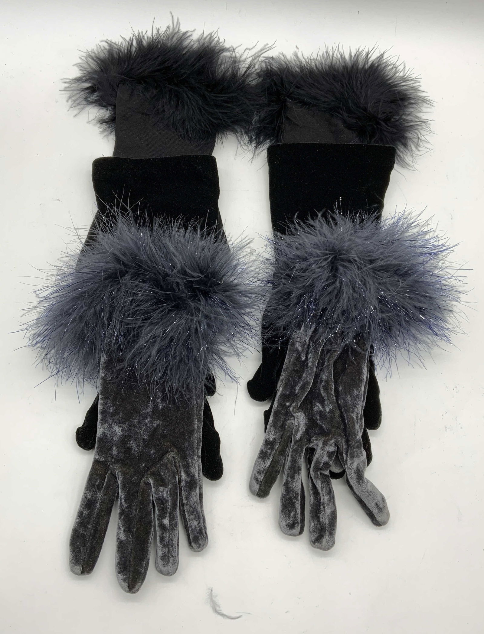 3pr Velvet Feather Gloves Holt Renfrew Italy, Eng+: Lot of 3 pairs of vintage gloves. Holt Renfrew gray velvet and feather gloves. Made in Italy. Measure approx. 7.75 x 2.75 inches. Shaneen Huxham black velvet gloves. Measure approx. 10 x 2.75 inches.