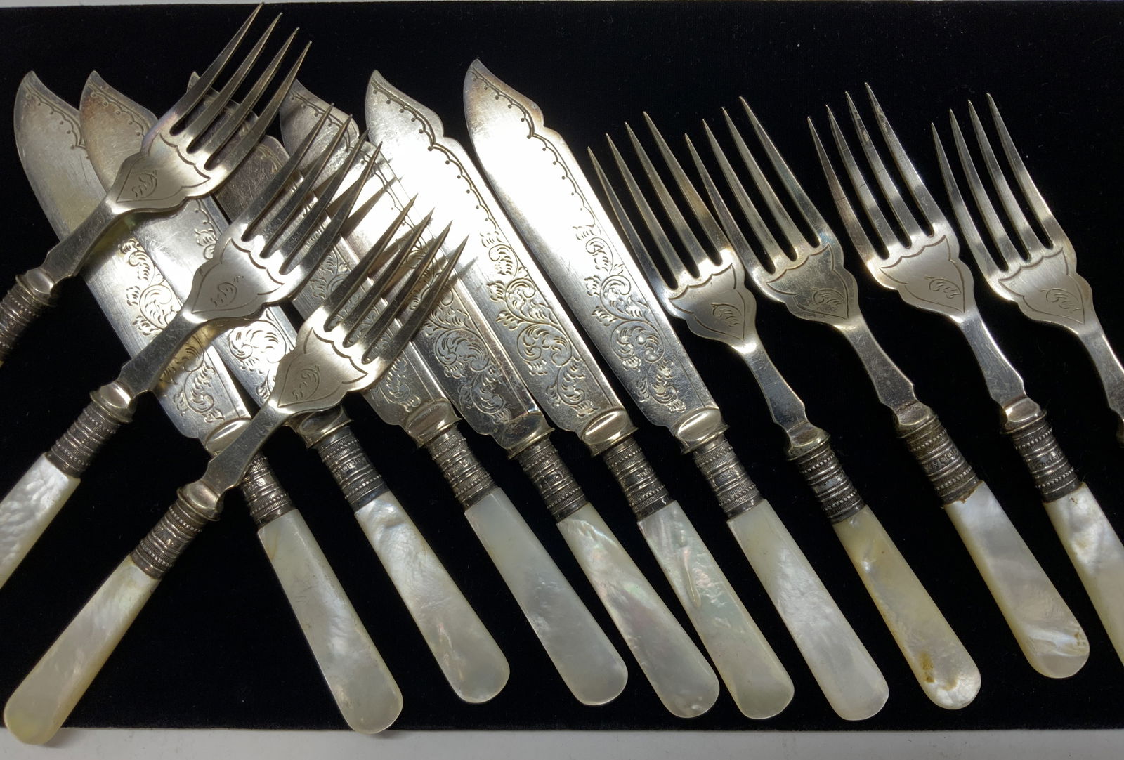 Sheffield Sterling Silver MOP Fish Cutlery, 13 Eng (1 of 7)