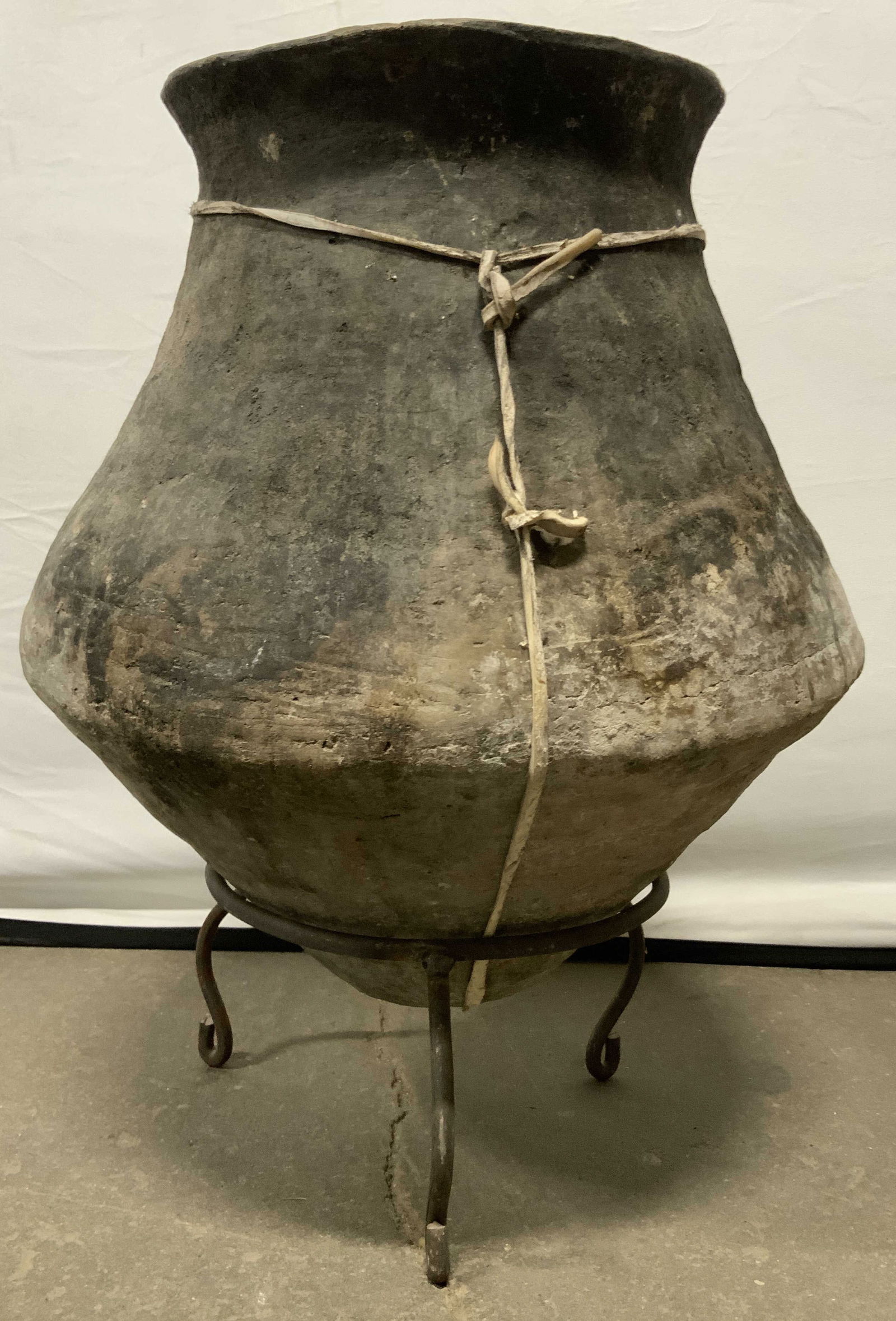 Vintage Handmade Pottery Pot Vessel W/ Stand (1 of 15)