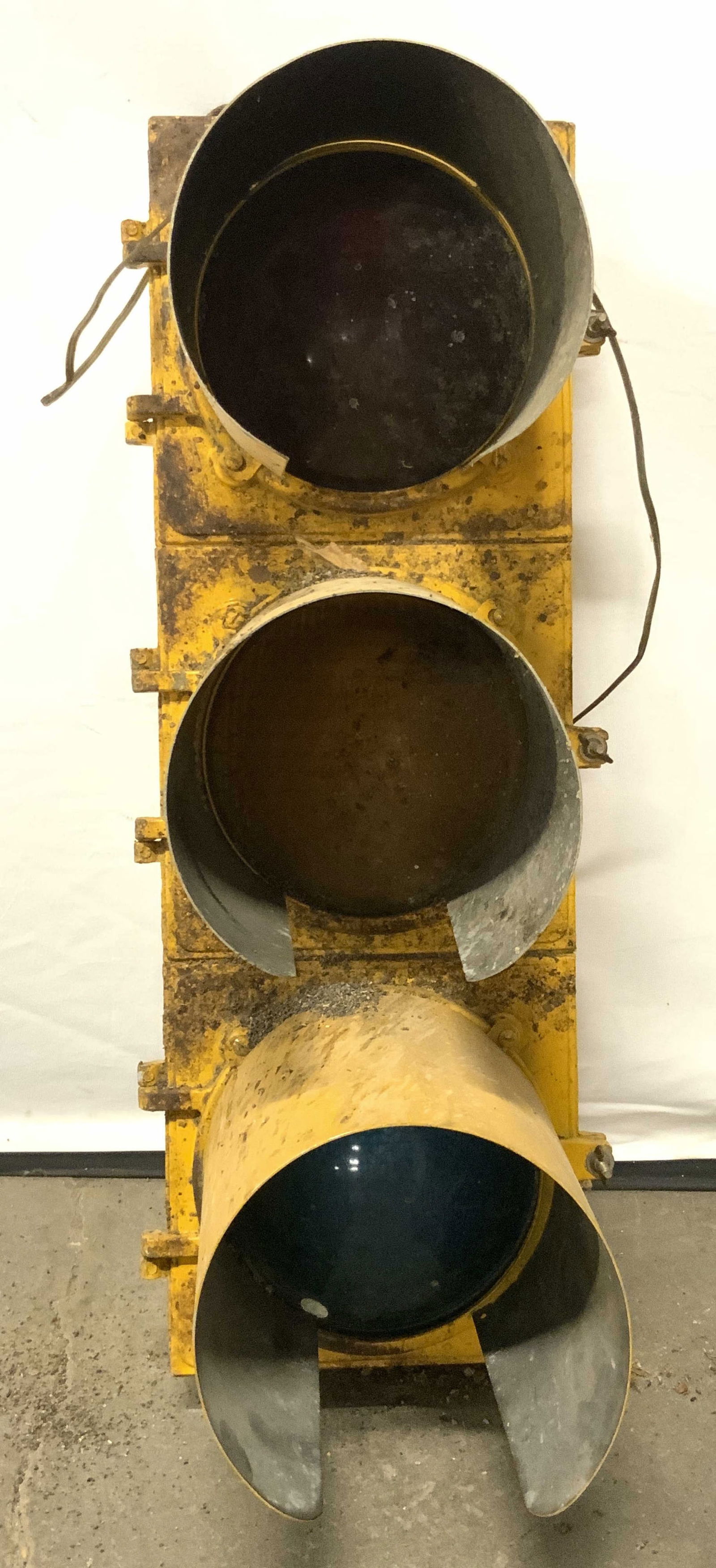 LFE CORPORATION Yellow Stoplight / Traffic Light (1 of 16)