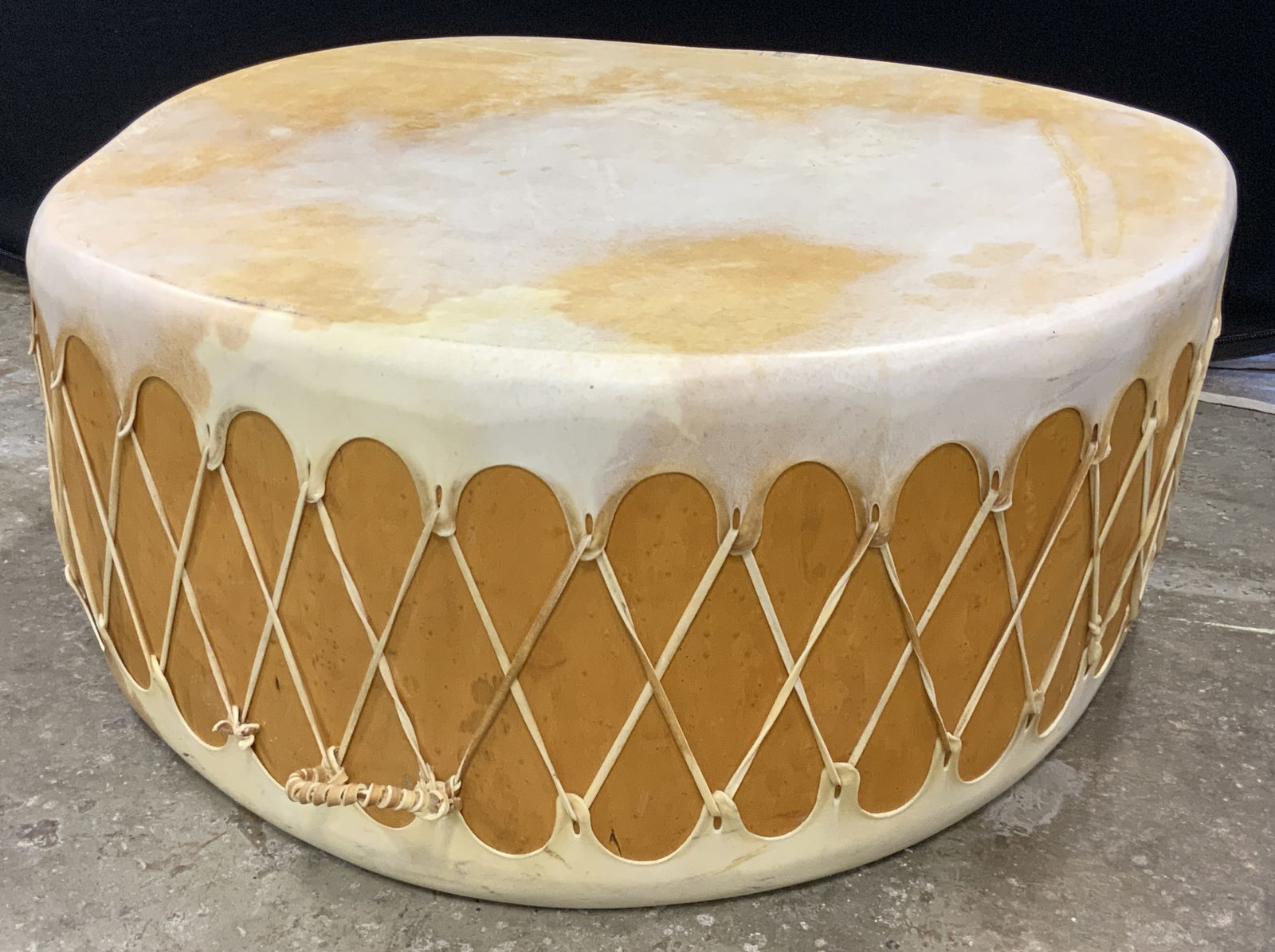 XL Handmade Handled Rawhide Ceremonial Drum 2.75ft (1 of 13)