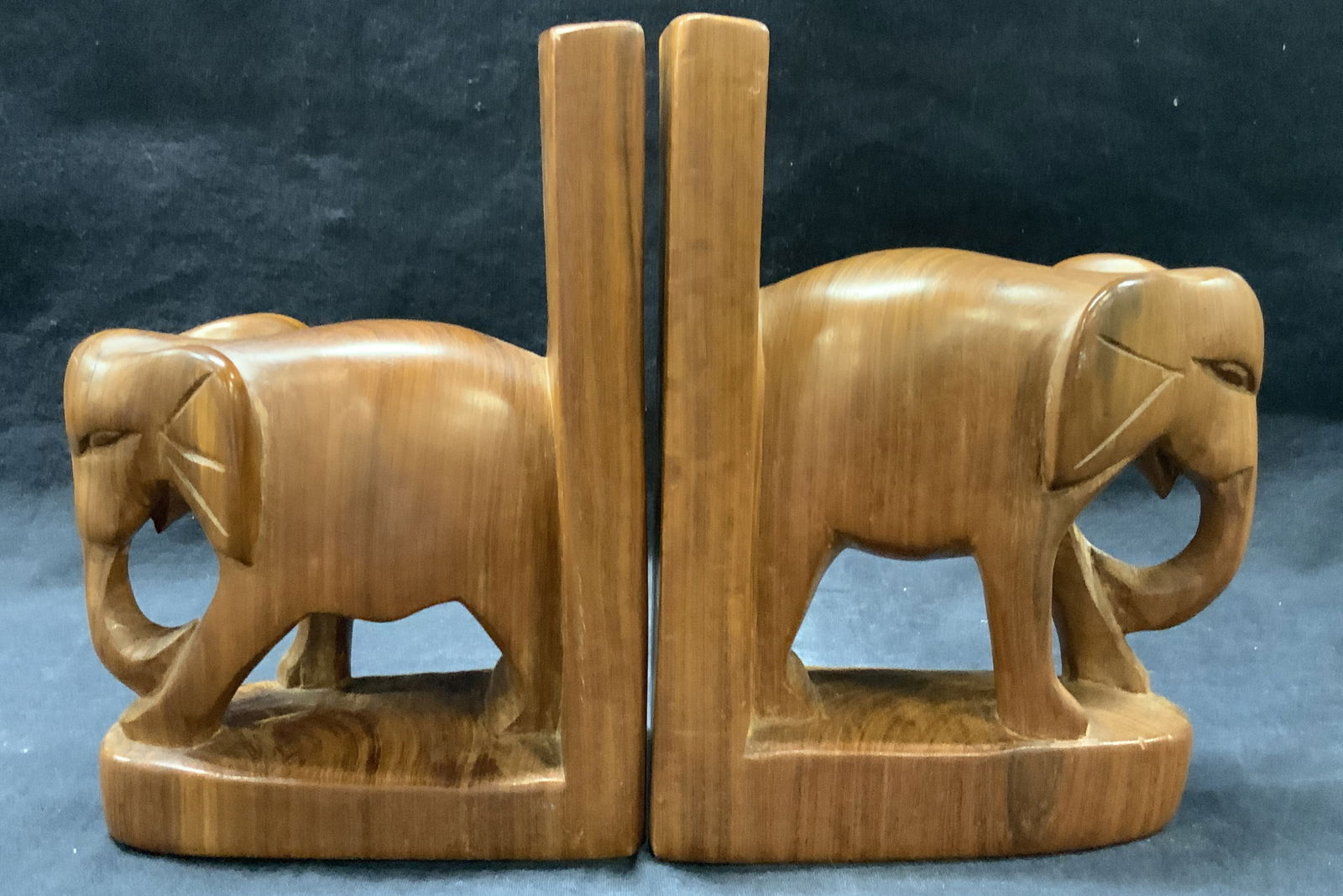 Pr Carved Finished Elephant Bookends (1 of 8)