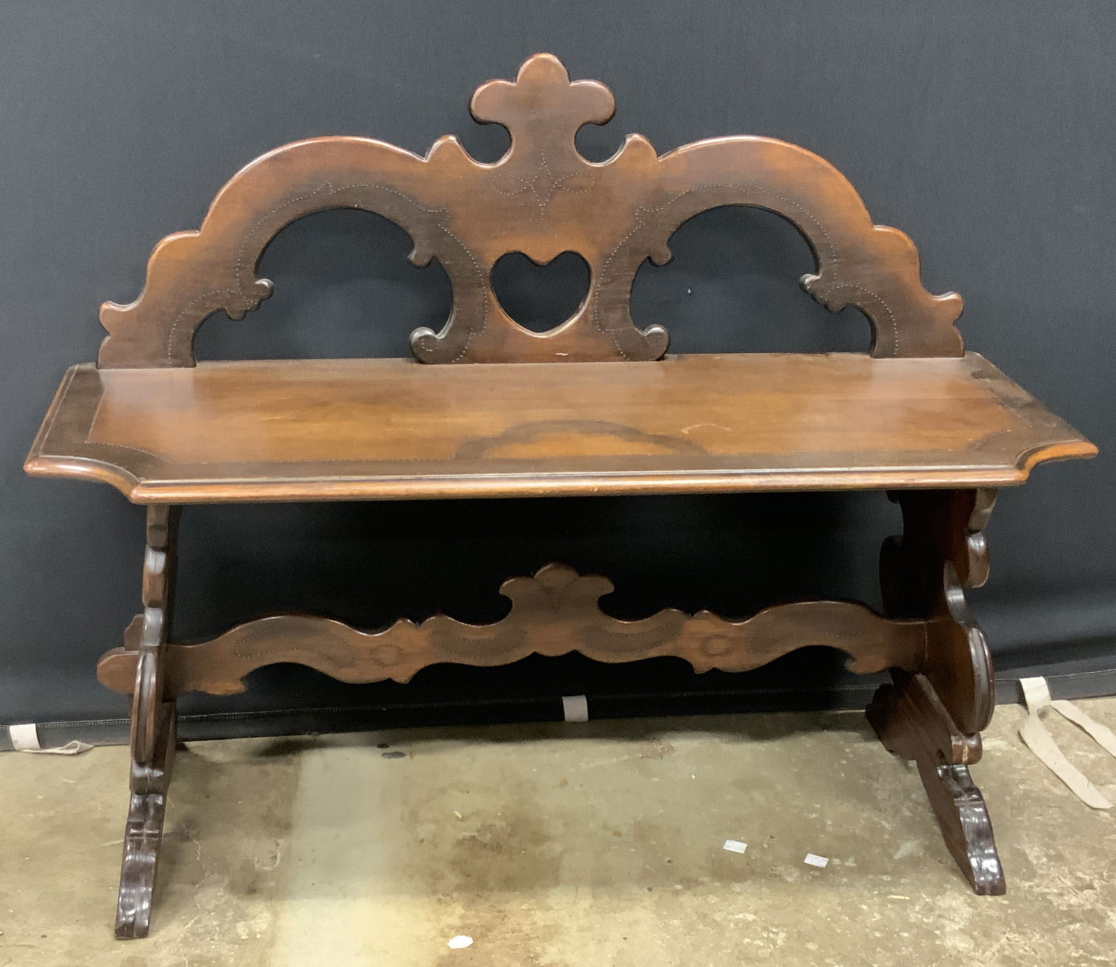 BERKEY &GAY Span Umbrian Antique Handcrafted Bench (1 of 17)
