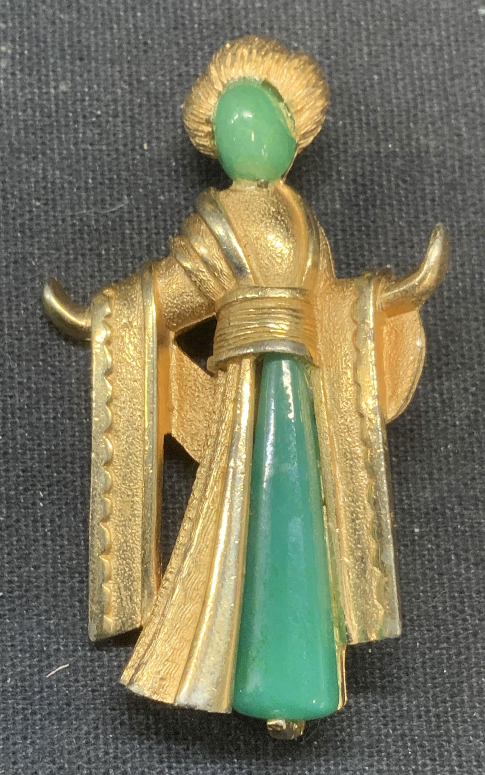 Gold Tone Jade Style Asian Figural Brooch (1 of 6)
