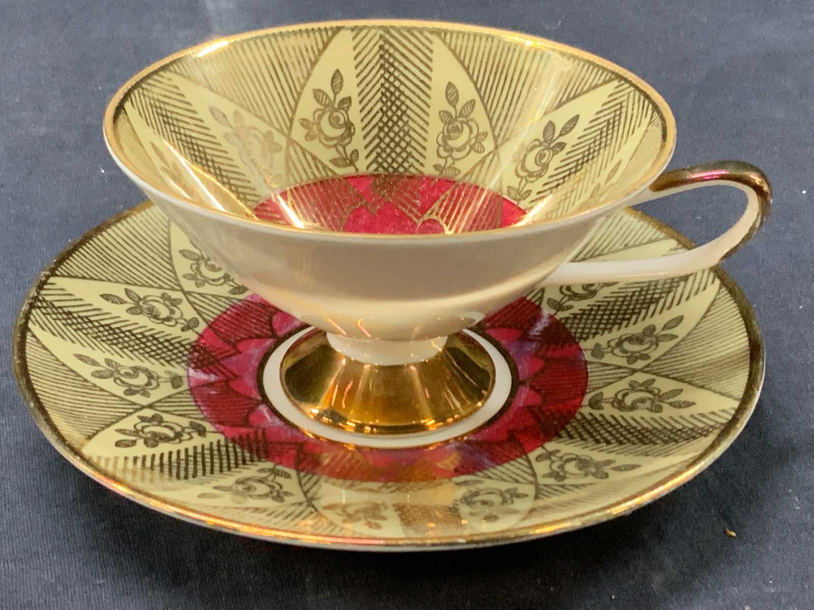 Set 2 Bavaria Porcelain Teacup & Saucer Germany (1 of 8)