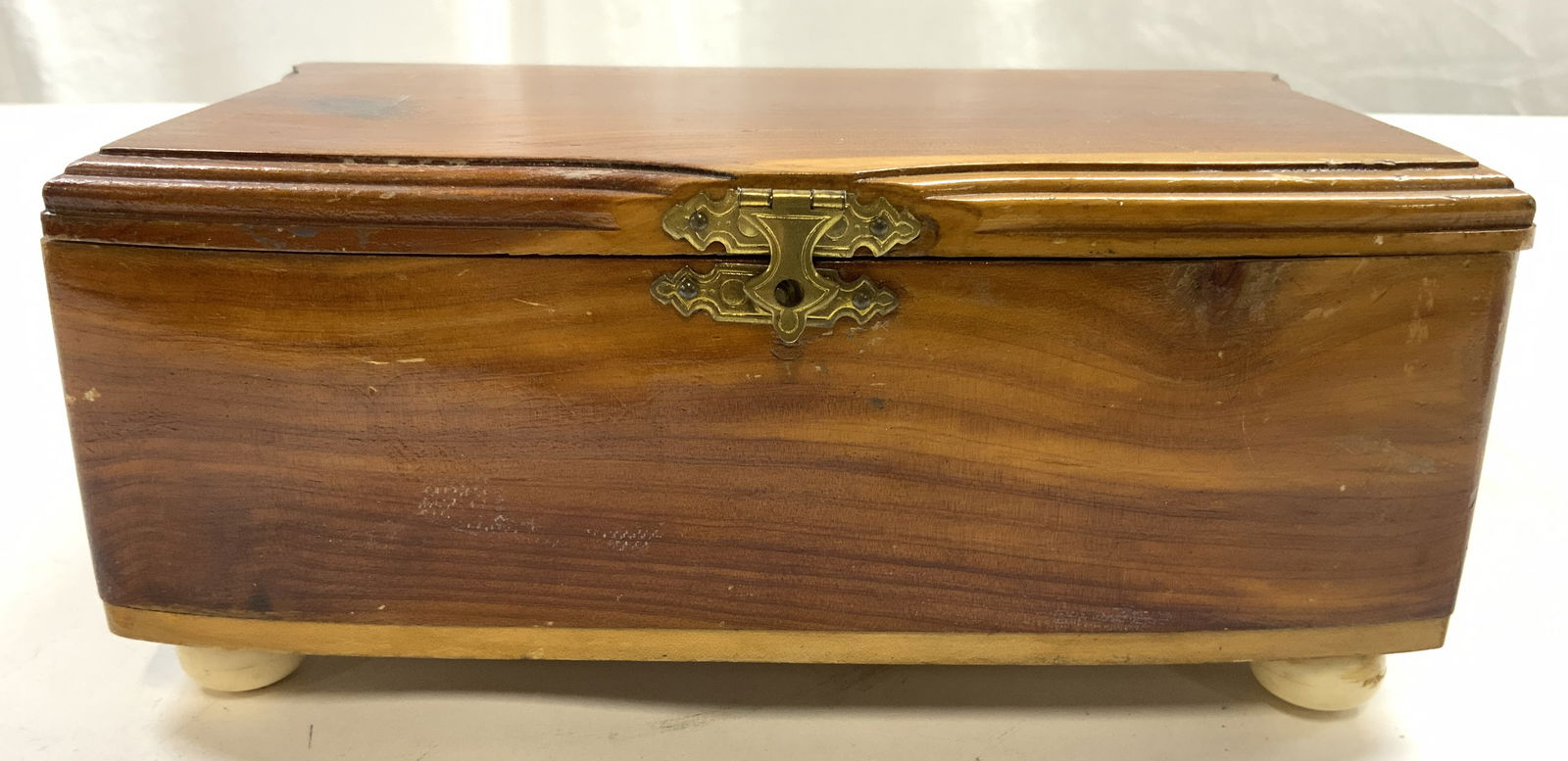 Vntg Carved Wooden Footed Keepsake Box W Lid (1 of 9)