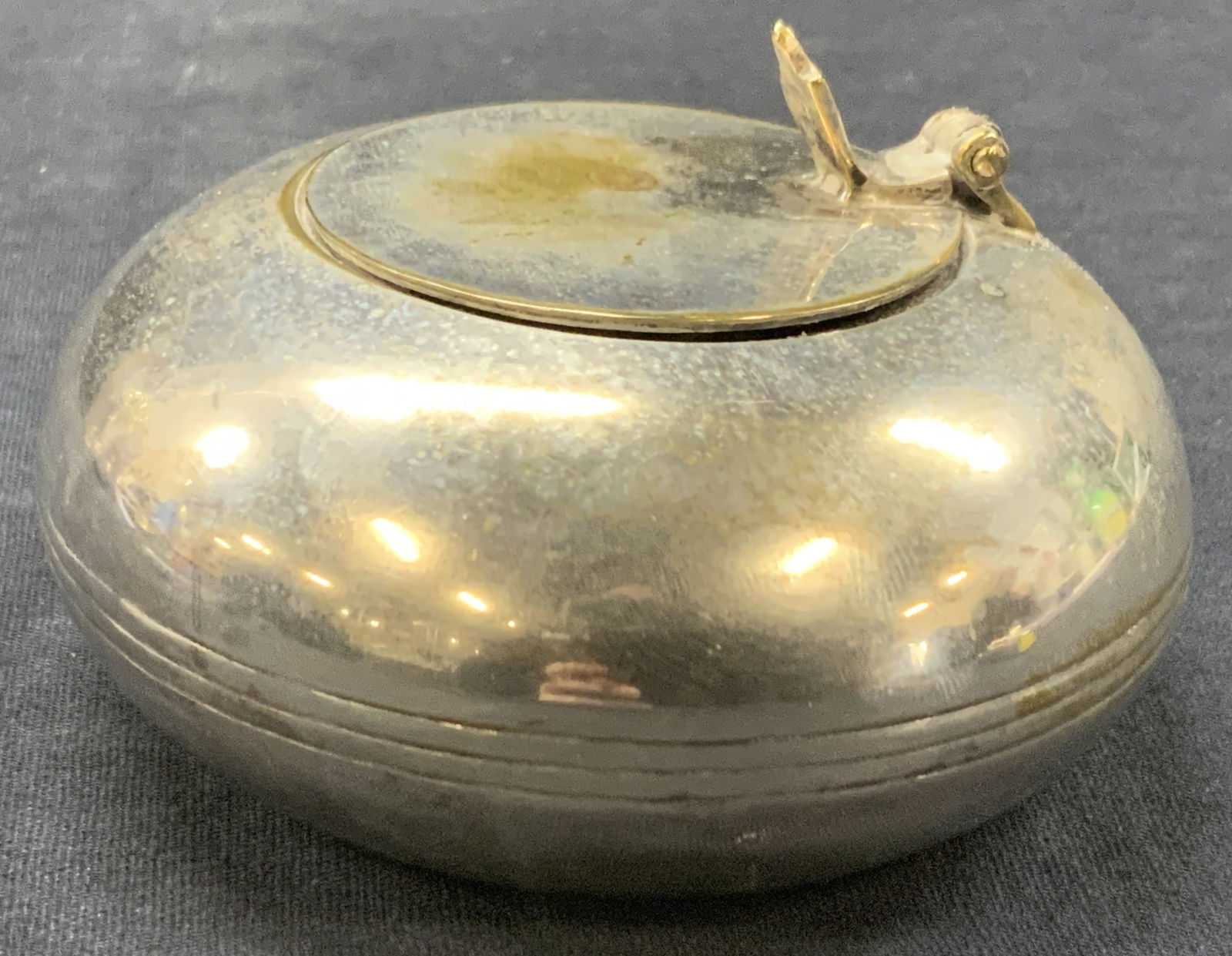 Vintage Silver Plate Circular Ash Tray (1 of 7)