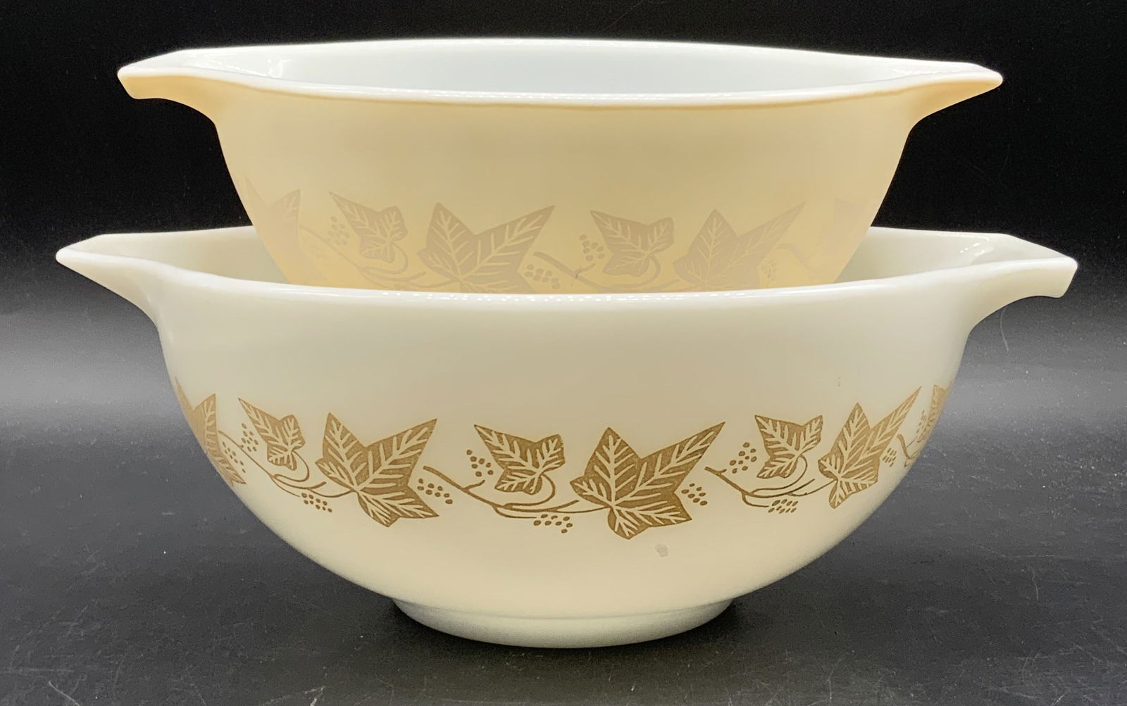Set 2 Vintage PYREX Grapevine Cinderella Bowls (1 of 11)