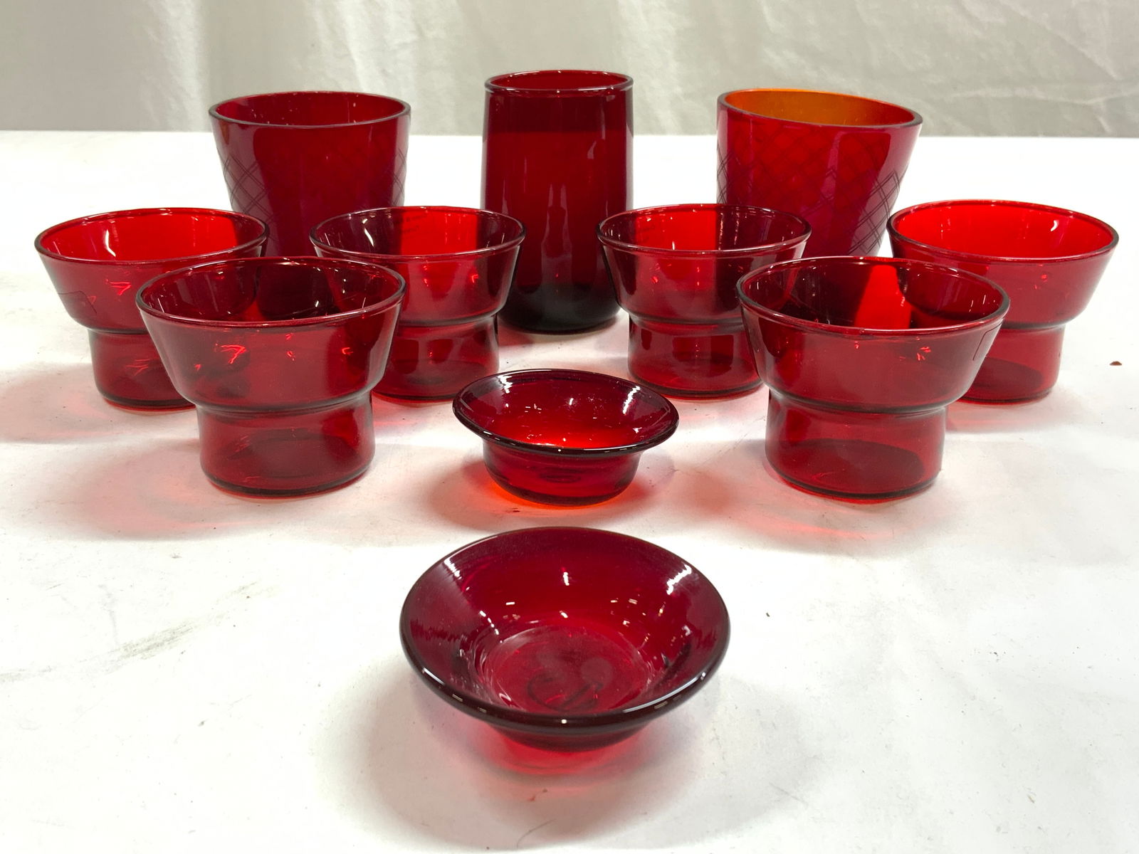 Lot 11 Art Glass Candle Holders Vessel (1 of 8)
