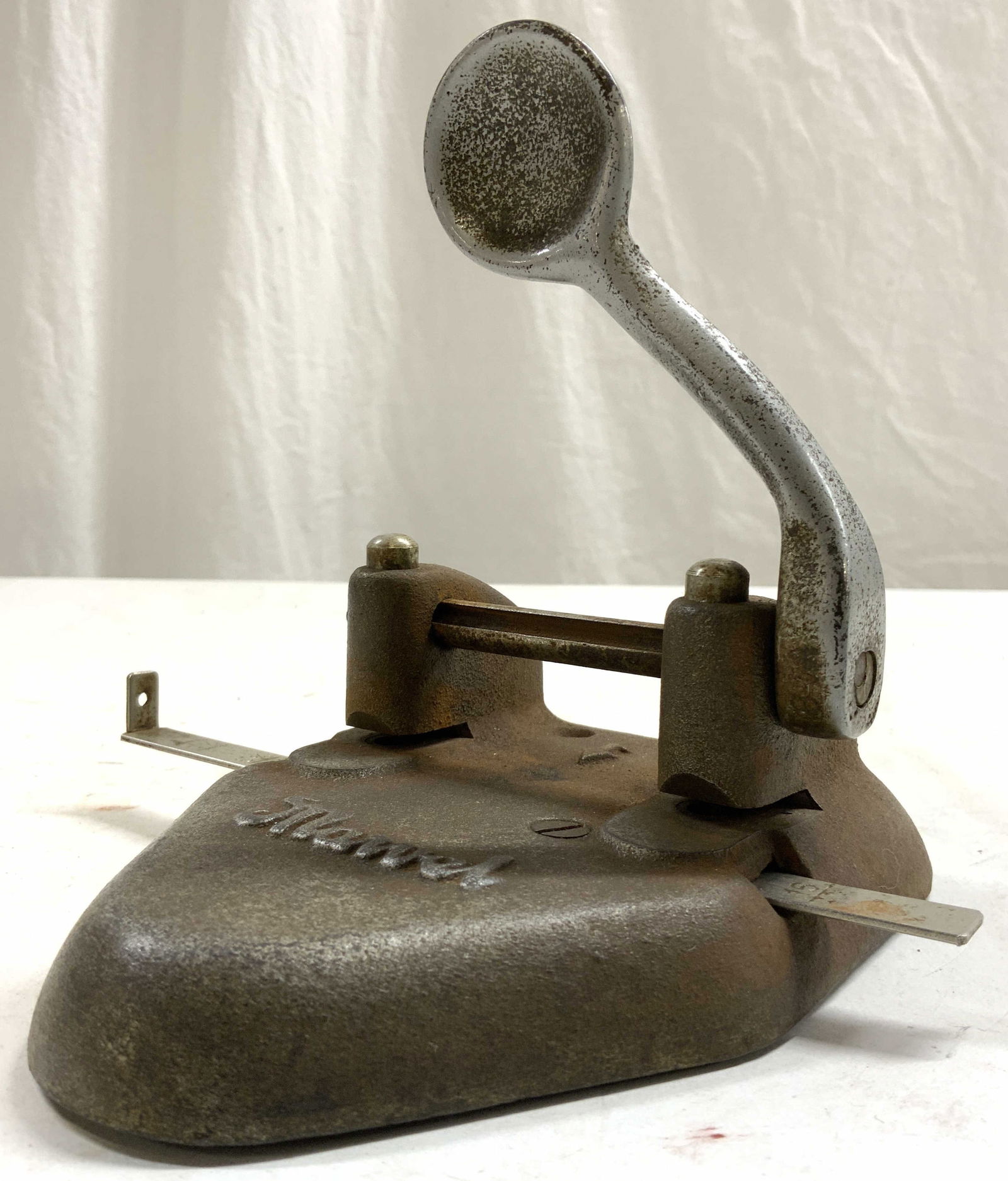 MARVEL Wilson Jones Co Vntg Iron Two Hole Punch US (1 of 10)