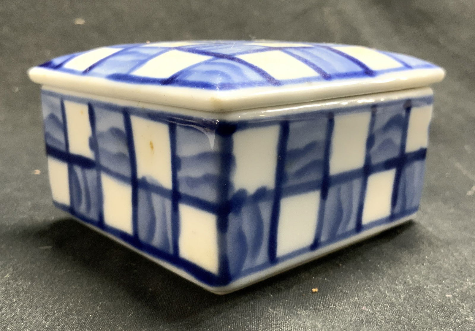 Signed Vintage Lidded Asian Porcelain Trinket Box (1 of 6)