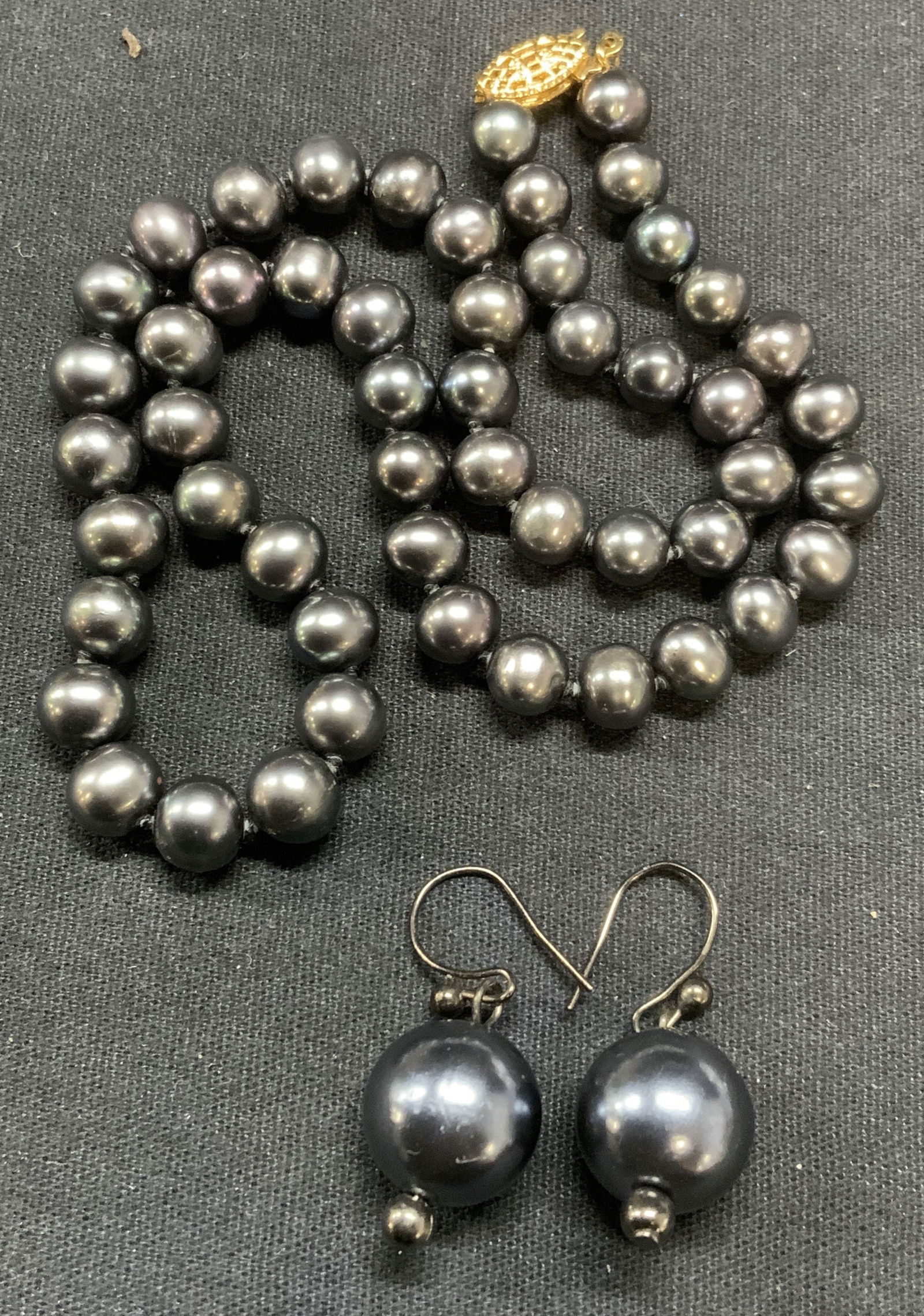 Lot 2 Tahitian Pearl Necklace, Faux Pearl Earrings (1 of 6)