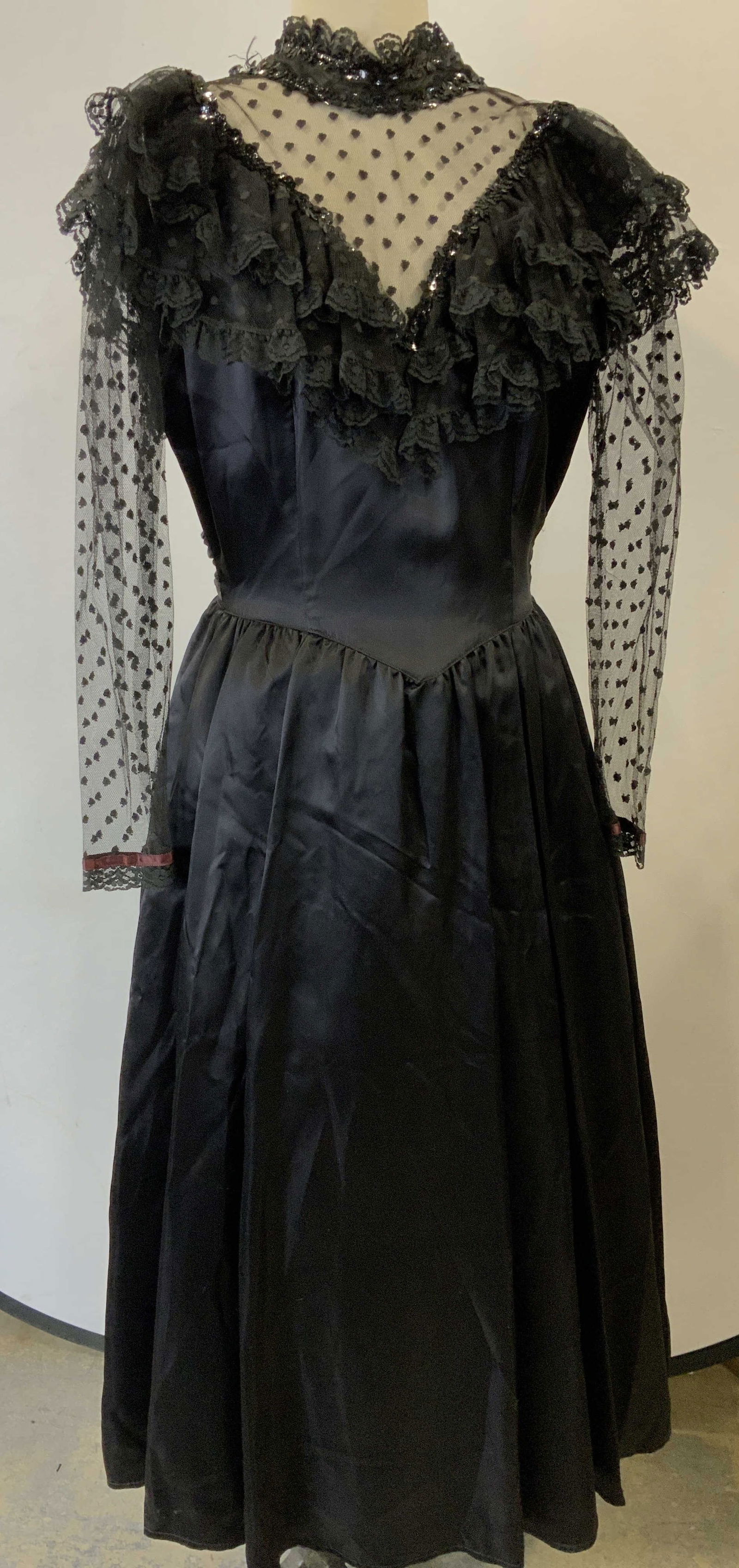 Gunne Sax Victorian Ruffle Collar & Satin Dress (1 of 9)