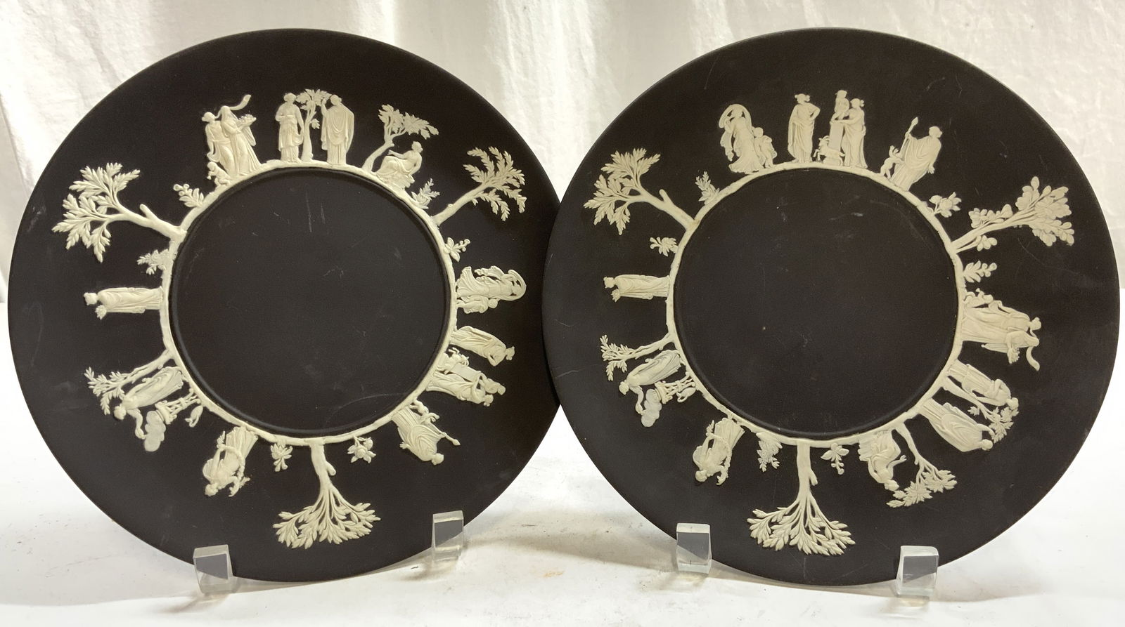 WEDGWOOD Vintage Pair Jasperware Plates ENGLAND (1 of 8)