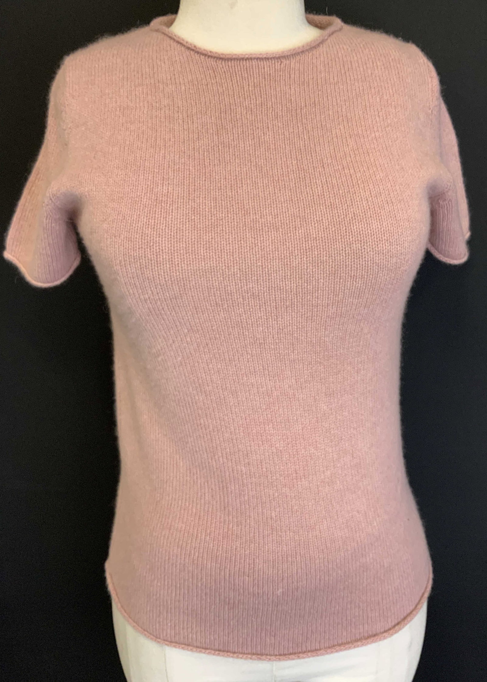Theory Short Sleeve Cashmere Sweater: Short sleeve cashmere sweater by Luxury designer Theory. Salmon color knitwear. Size Petite small. Cashmere Sweater, Salmon toned cashmere short sleeve sweater, Luxury designer Theory, designer wear, 