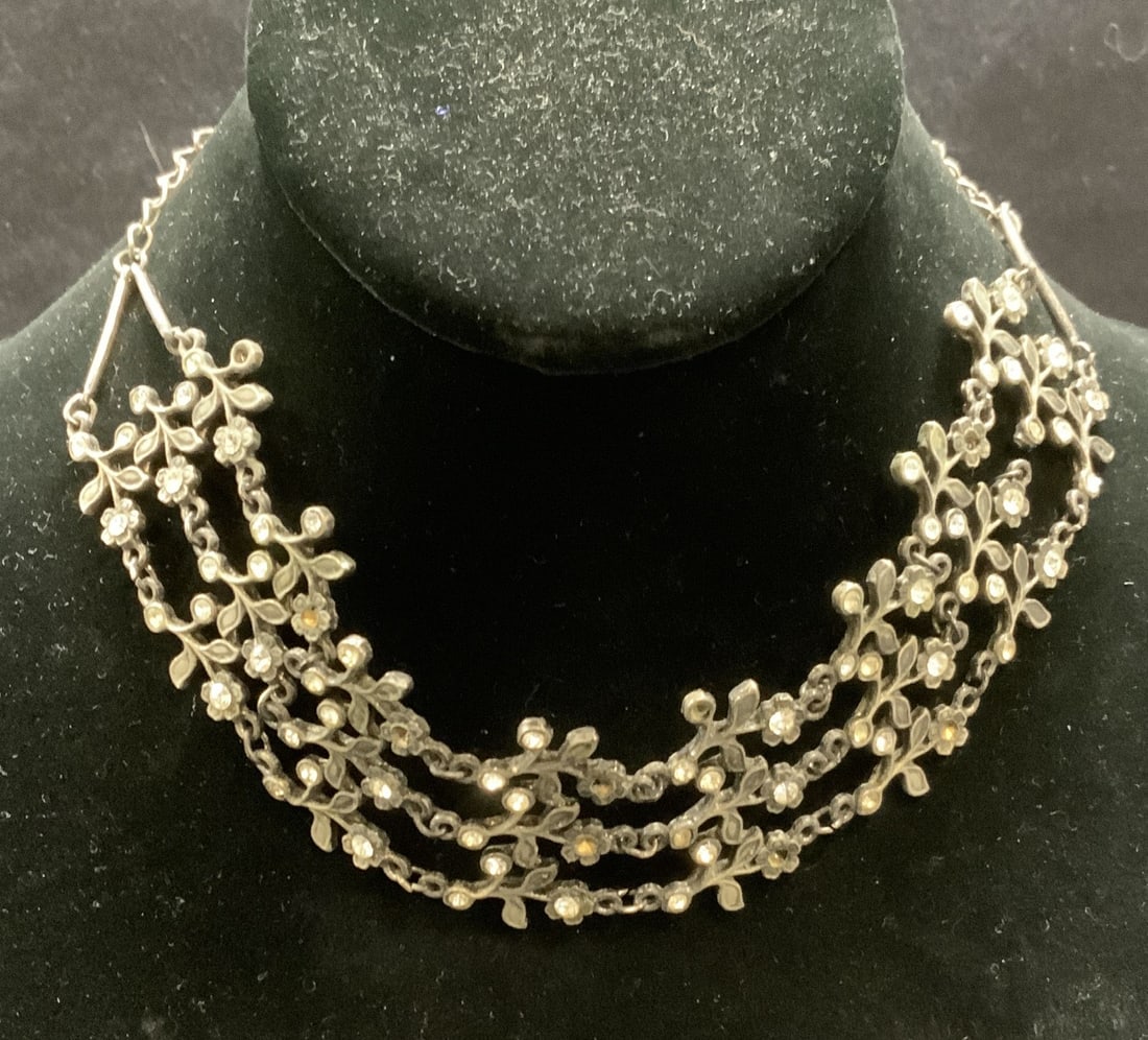 Vintage Silver Tn Crystal Flower Choker Necklace: Vintage silver tone choker necklace with flower motif bib and colorless crystal decoration. Measures approx. 15.25 inches long. Some parts of chain need repair, some crystal need replacement. Estate j