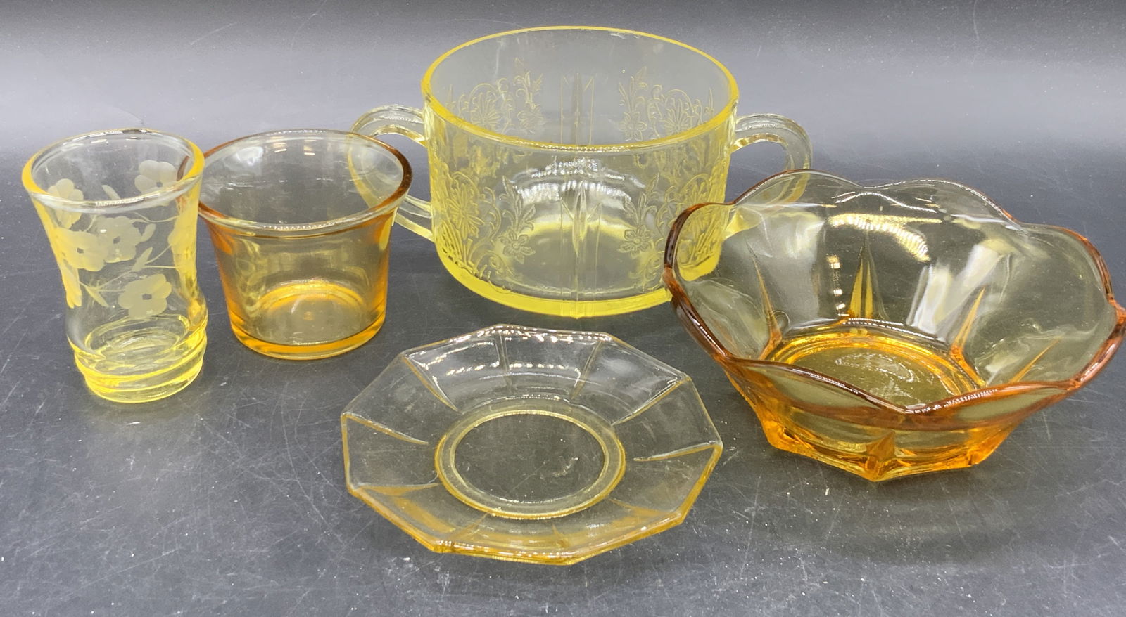 5 Vintage Yellow & Amber Depression Glass Tableware (1 of 8)