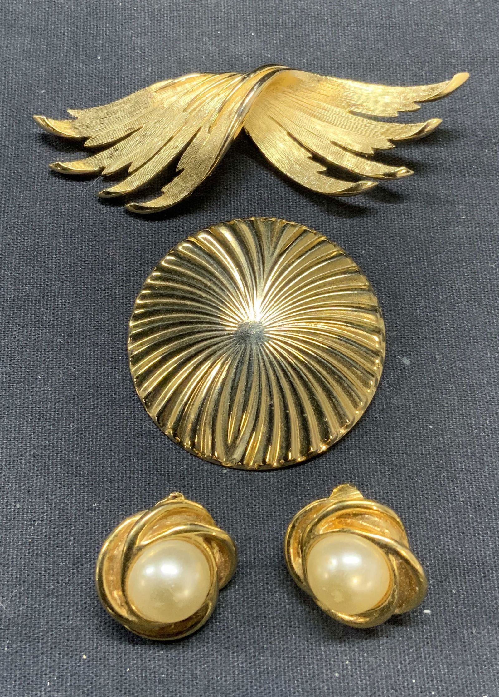 Lot 3 Jeri Lou Scarf Clip, Lisner Brooch, More (1 of 8)