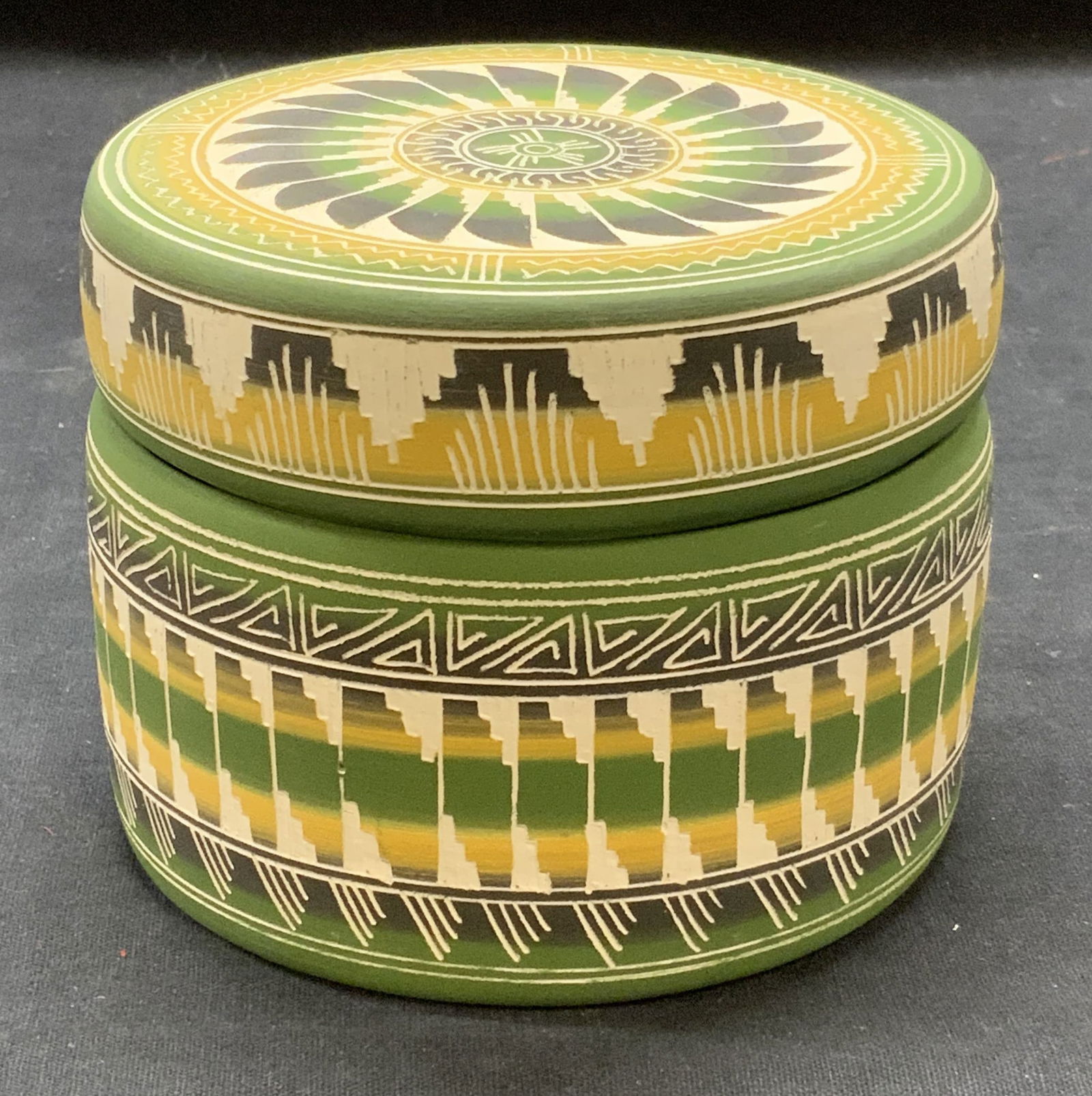 E&V Tsosu Handmade Navajo Pottery Jar (1 of 7)