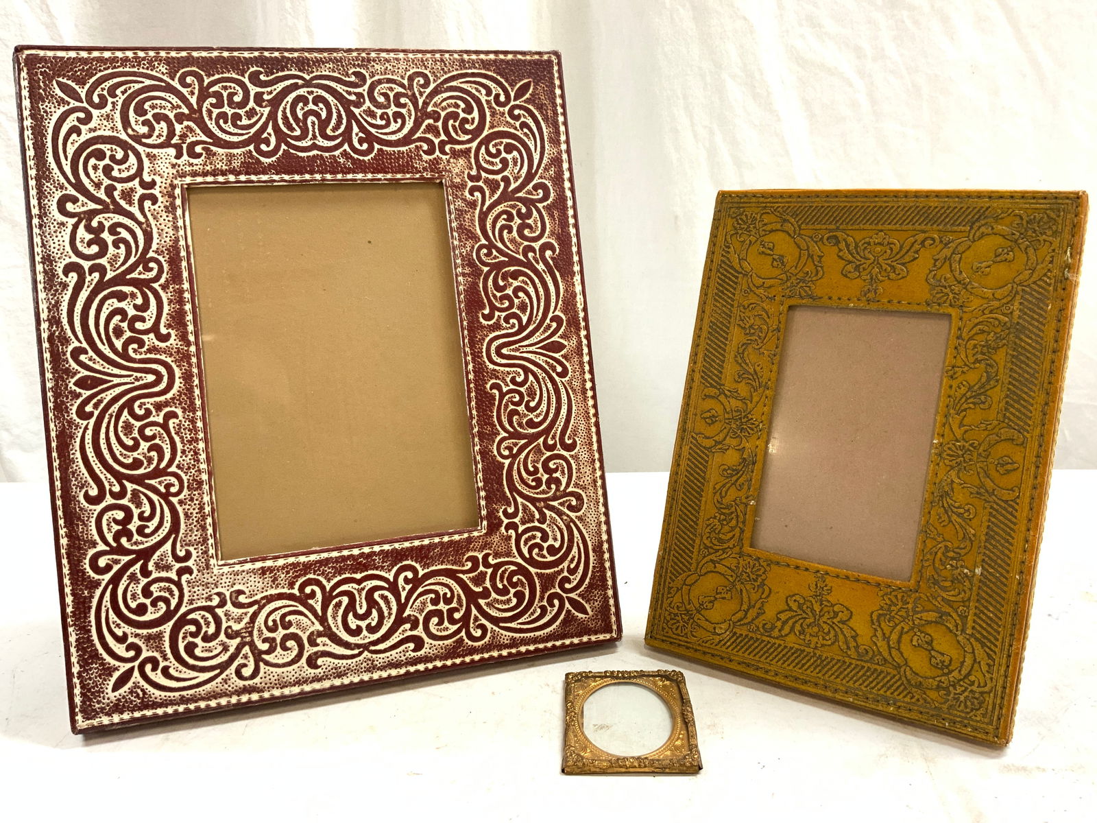 Lot 3 Leather & Gilt Metal Picture Frames (1 of 8)