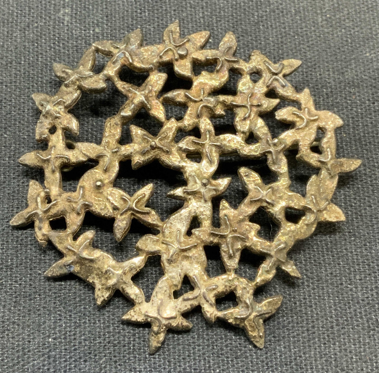 Vintage HAB Hallmarked Sterling Silver Brooch: Vintage HAB hallmarked sterling silver brooch with botanical motif. Hallmarked to underside, tests for sterling using PuriTEST kit. Total weight .40 ozt Measures approx. 1.75 inches diameter. Some sur