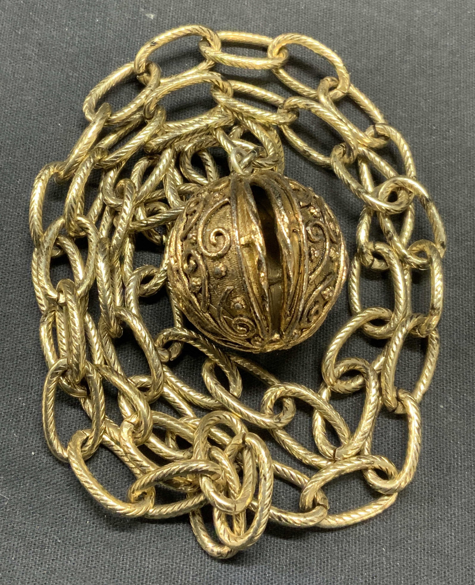 Vintage Gold Tone Pendant Necklace: Vintage gold tone pendant necklace. Drop length approx. 15.5 inches. Pendant measures approx. 1 inch diameter. Some surface wear including scratching observed. Estate jewelry, costume jewelry, fashion