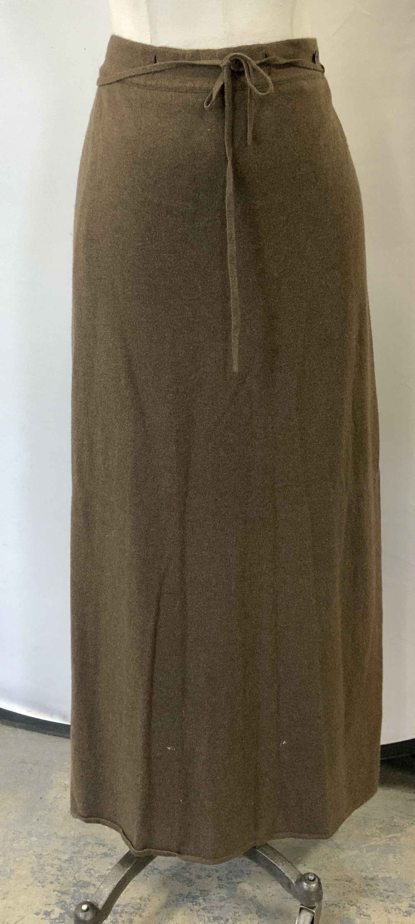 Asslene/Loehmanns Cashmere Skirt, Italy NWT: Long brown cashmere skirt with tie waist, bought at Loehmanns THE BACK ROOM. original tags attached, made in Italy, size 44. 40.5 in. Long. Tie needs to be loops through the waist holes. Label reads p