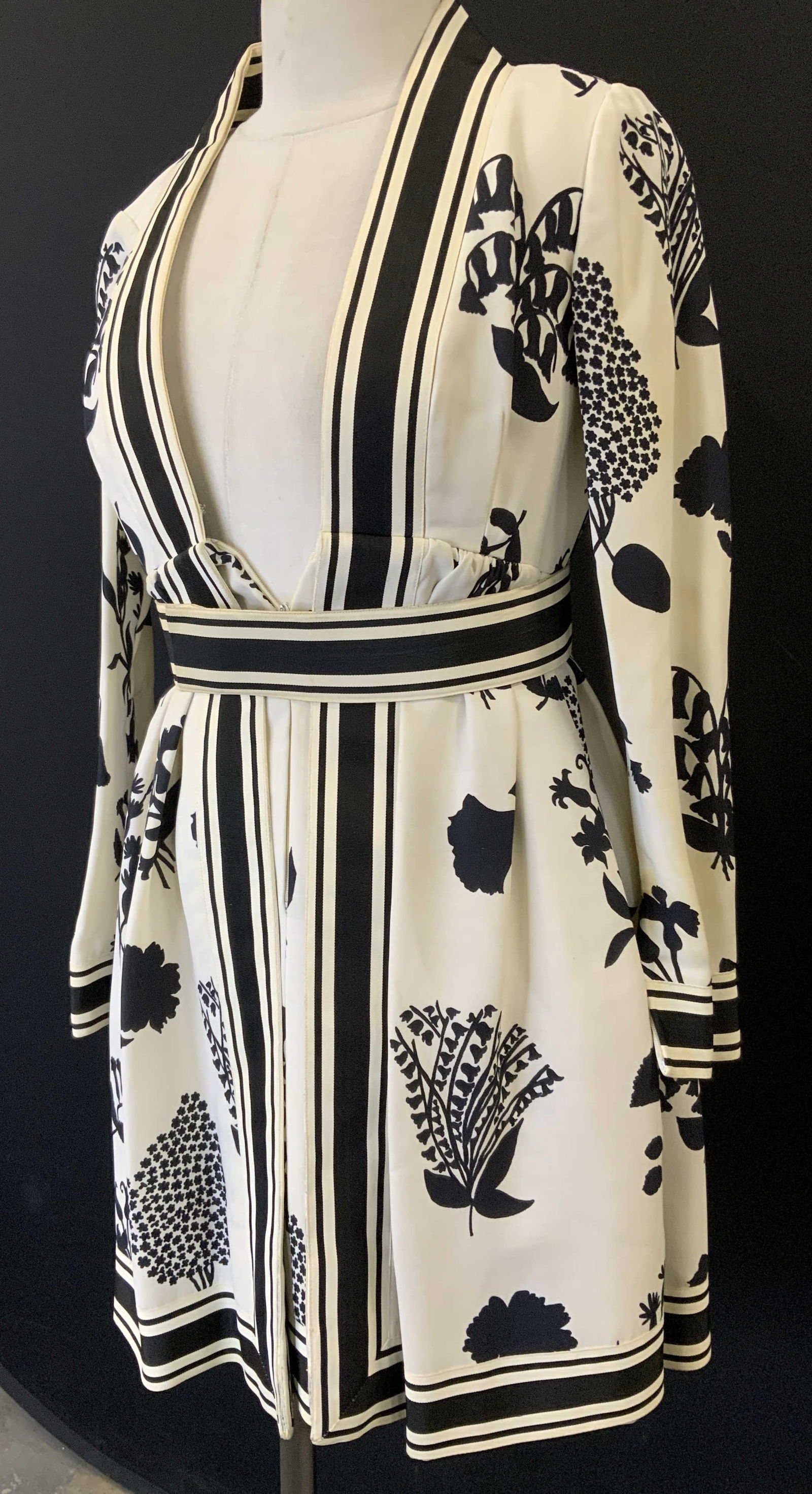 Geoffrey Beene Vintage Cocktail Top w Belt: Size 4 Vintage Geoffrey Beene Cocktail top. Waist 26 in. Length 32 in. Has a few layers, pleated waist, hook and loop and zipper frontside. The belt also has hook and loop closer, corner fabric can be