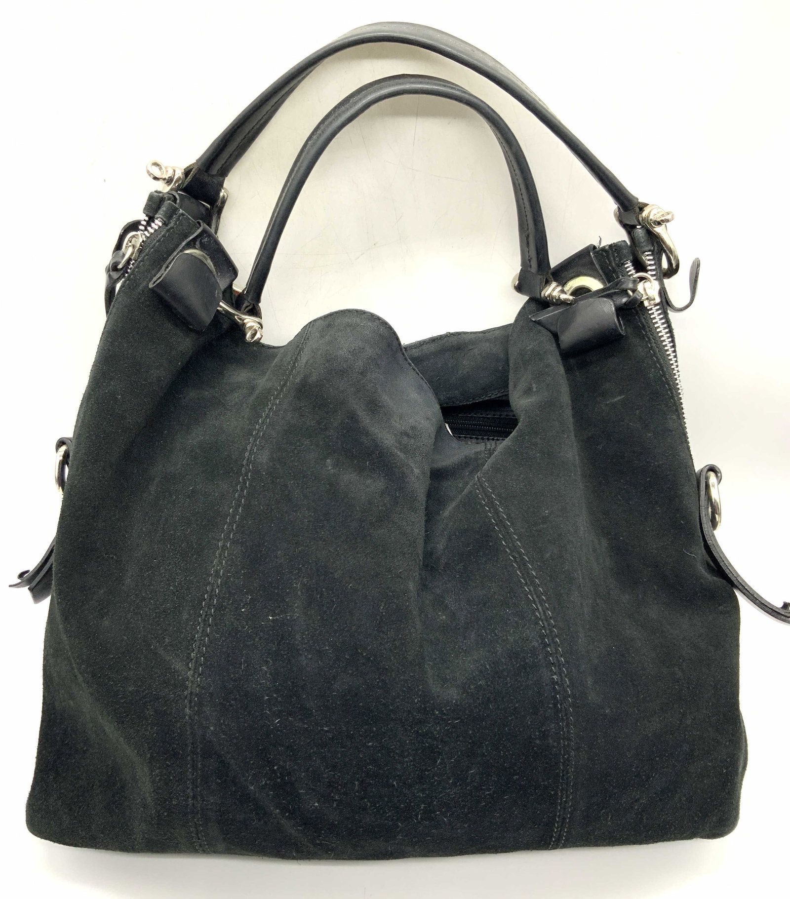 Gianni Chiarni Leather Suede Tote Bag, Italy: Black suede leather tote with leather top handles. Marked Gianni Chiarni, genuine leather made in Italy. Magnetic clasp on interior and 1 zippered pocket inside. Zippers on side for expansion, Approx 