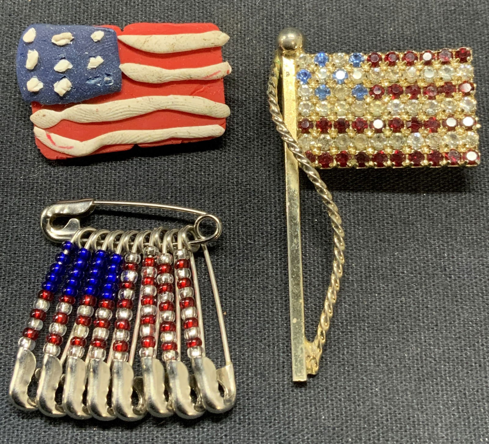 Lot 3 American Flag Brooches (1 of 7)