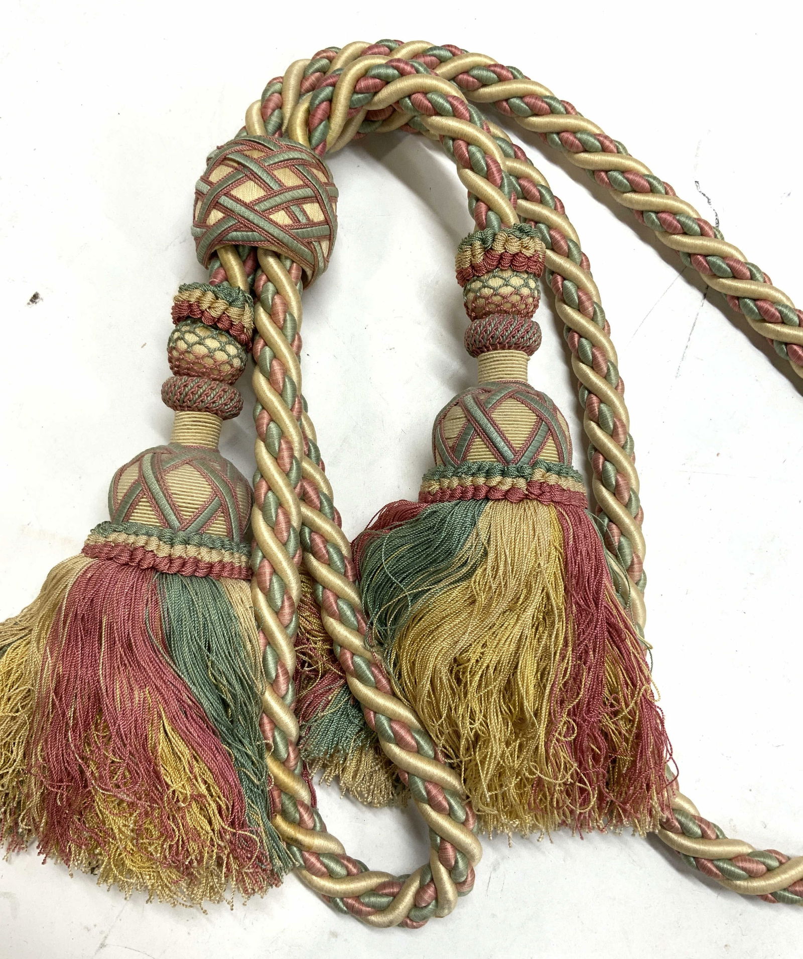 Oversized Rope Tassel Tie Back (1 of 7)