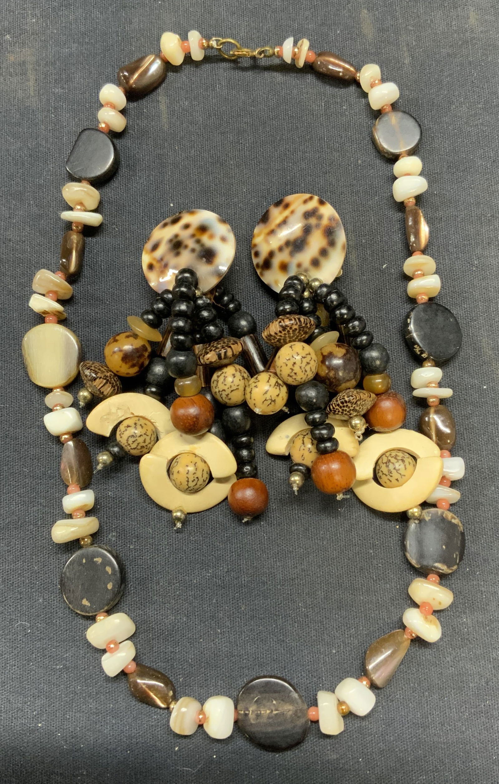 Lot 2 Beaded Lucite Necklace, Dangle Earrings (1 of 6)