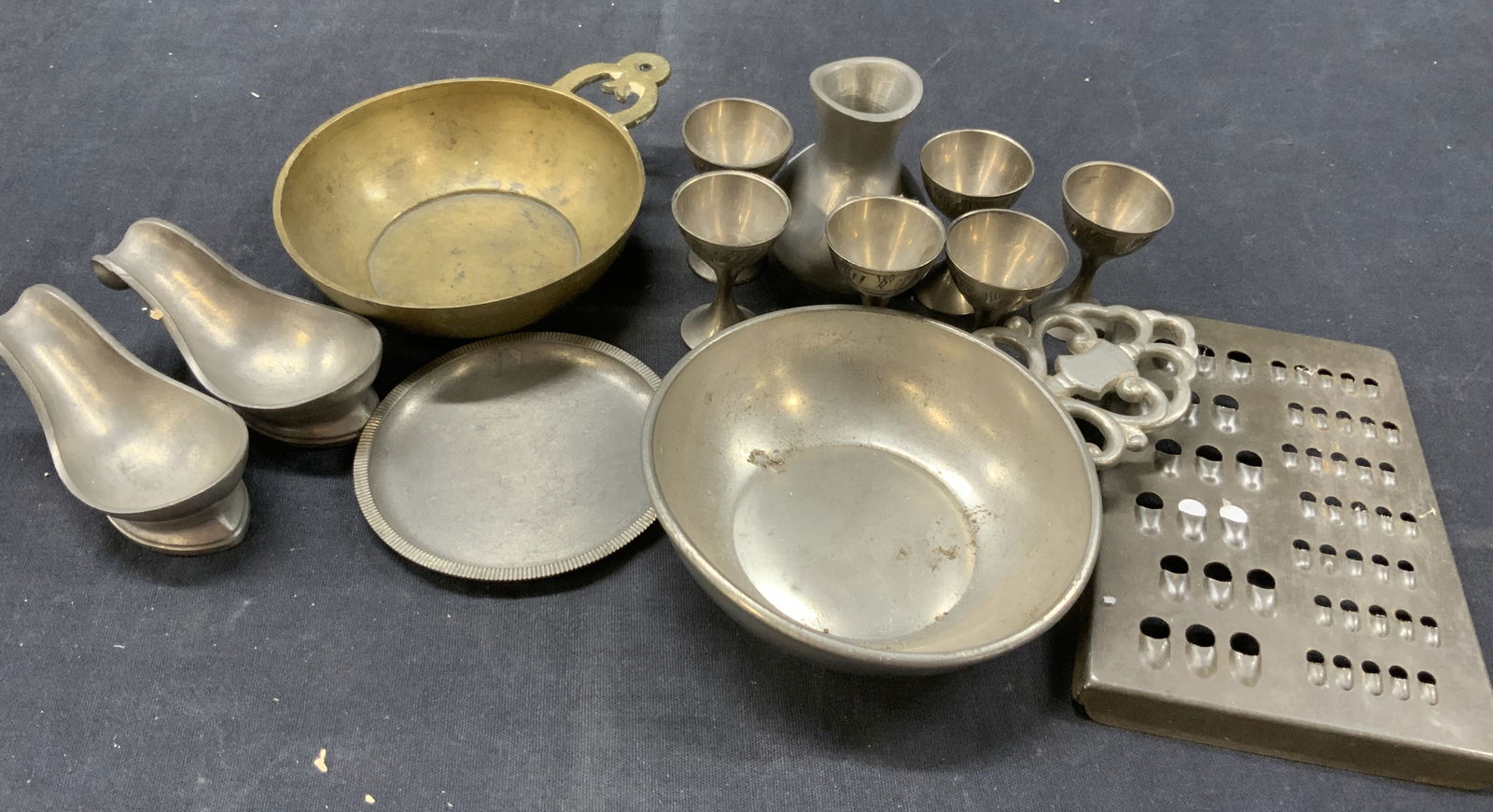 13 Pewter & Metal Kitchen Accessories (1 of 11)