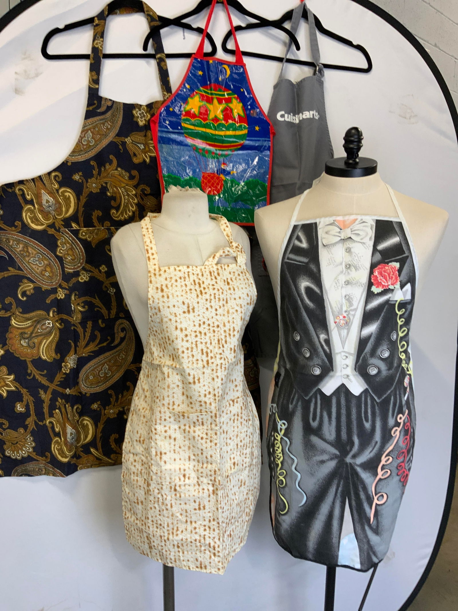 Lot 5 Aprons, Helenware, Davida, Cuisinart+ (1 of 9)