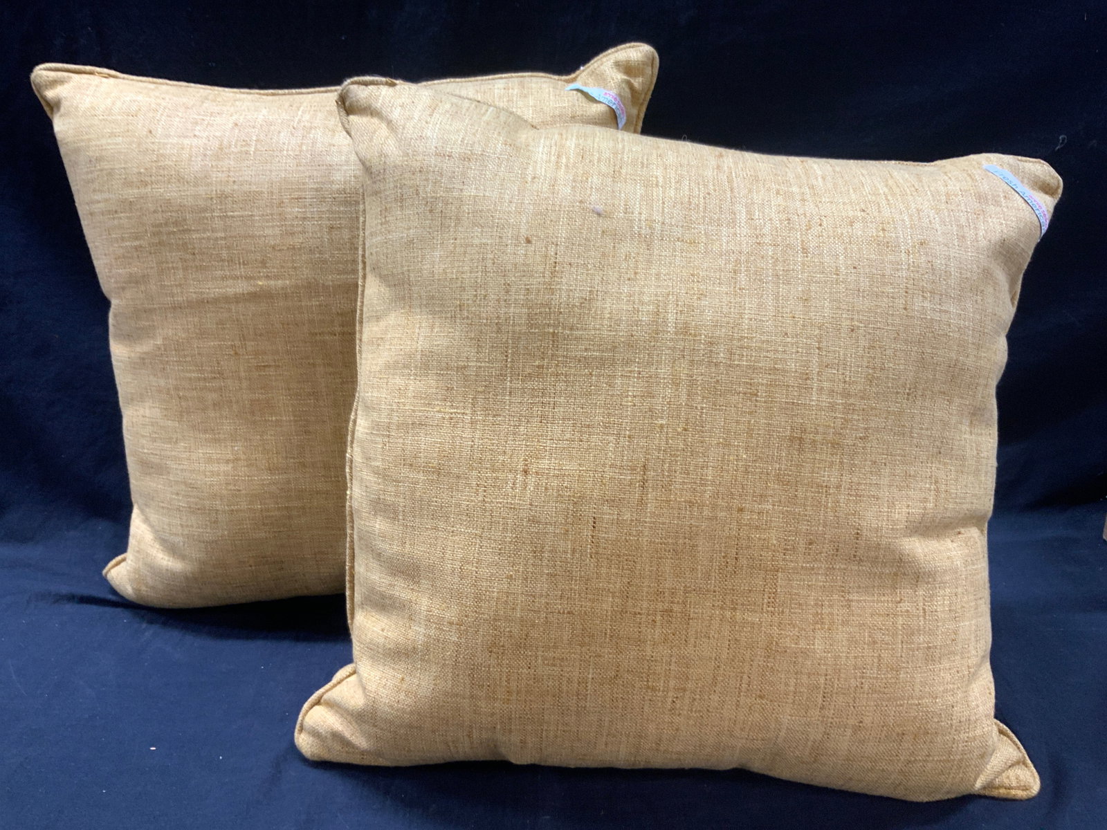 Annie Selkes Fresh American Queen Pillows: Pr of golf toned fabric blended full/ queen pillow cases. Marked in tags Annie Selkes fresh American. Zipper pillow cases with cord edges and marked 100% Polyester. Approx 21 x 21 inches Minor wearing