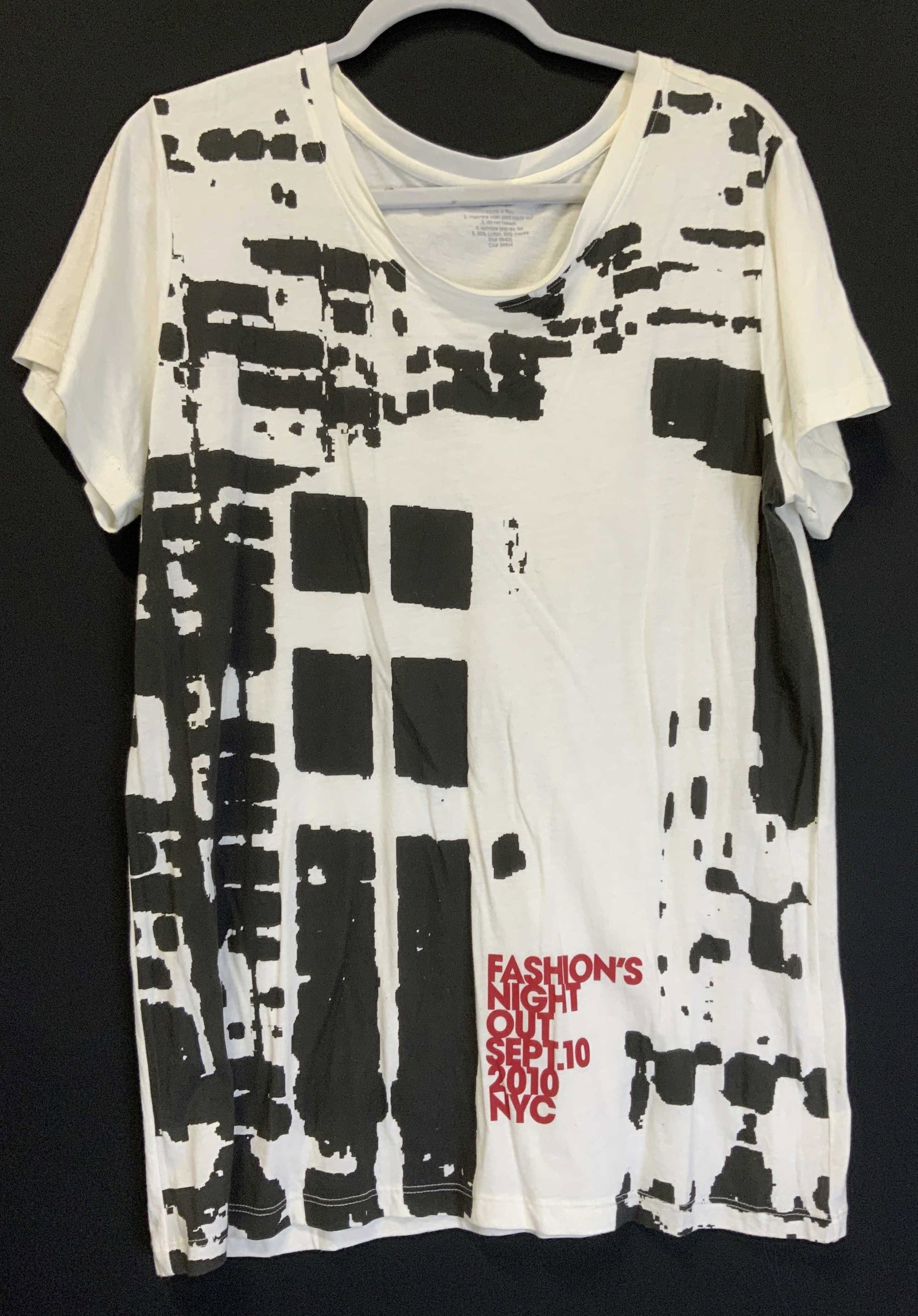 Fashions Night Out NYC Cotton Tee Shirt unisex: White cotton tee shirt, size XL, representing Fashions Night Out In NYC. Unisex shirt. Property of Manhattan Estates and Fashion industry executive Wearables, ladies top, , Casual wear, Tee shirt, uni