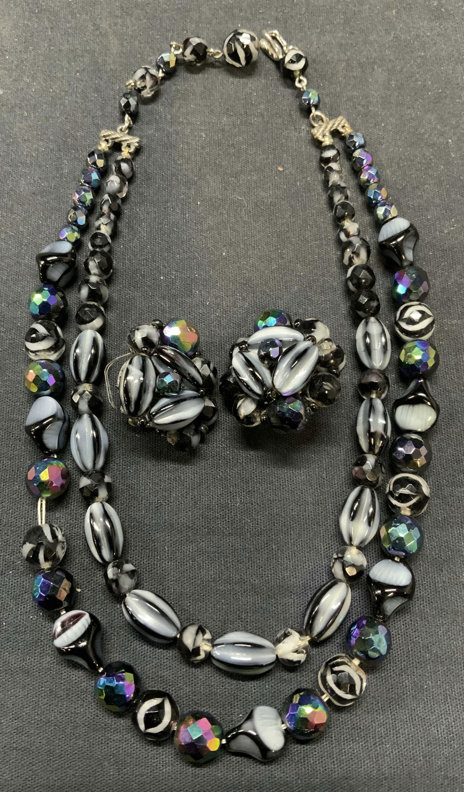 Lot 2 Schiaparelli Crystal Necklace & Earrings (1 of 7)