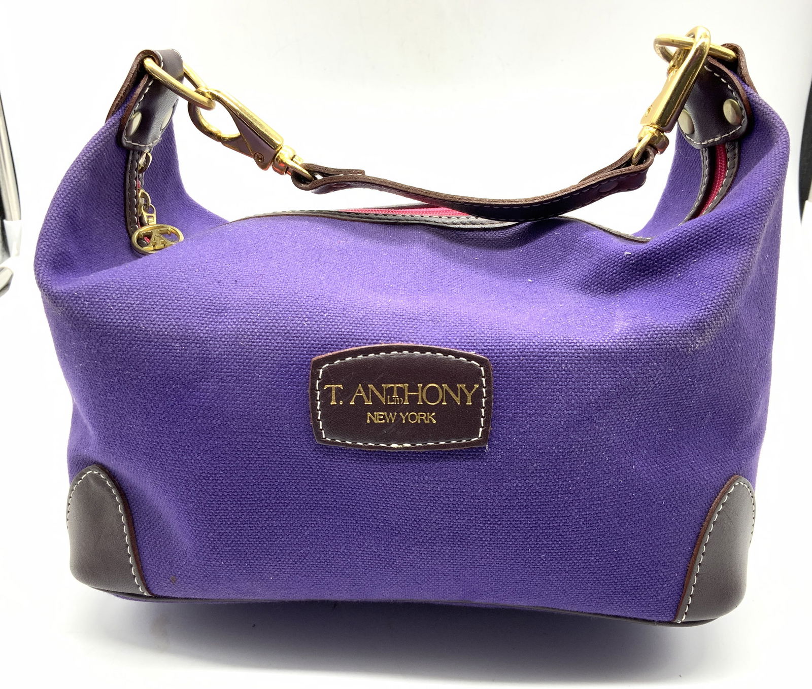 T. Anthony Cotton Canvas Toiletry Case, USA (1 of 10)